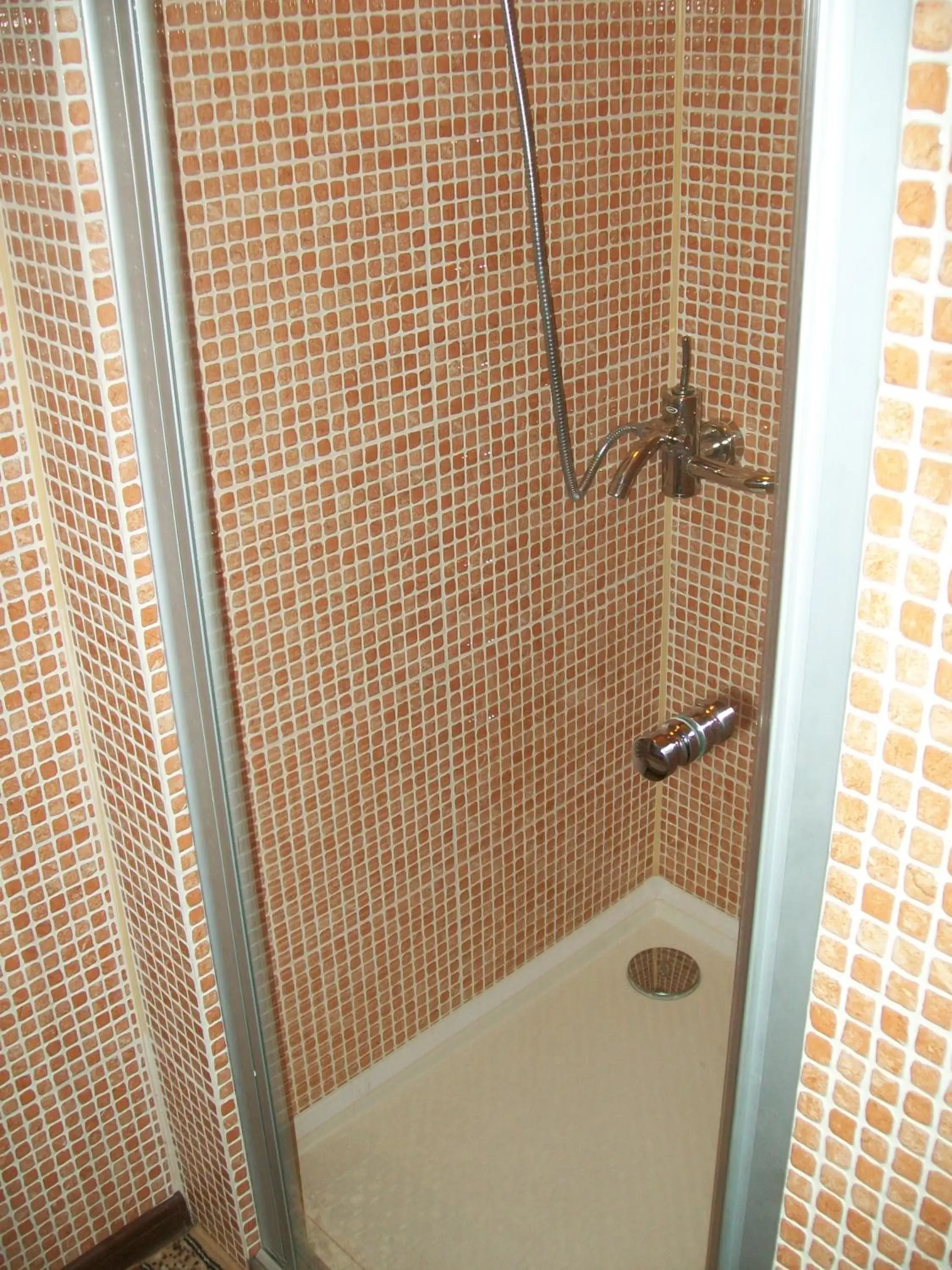 Double Room with Shared Bathroom - single occupancy in atHome Double Room with Shared Bathroom - single occupancy in atHome