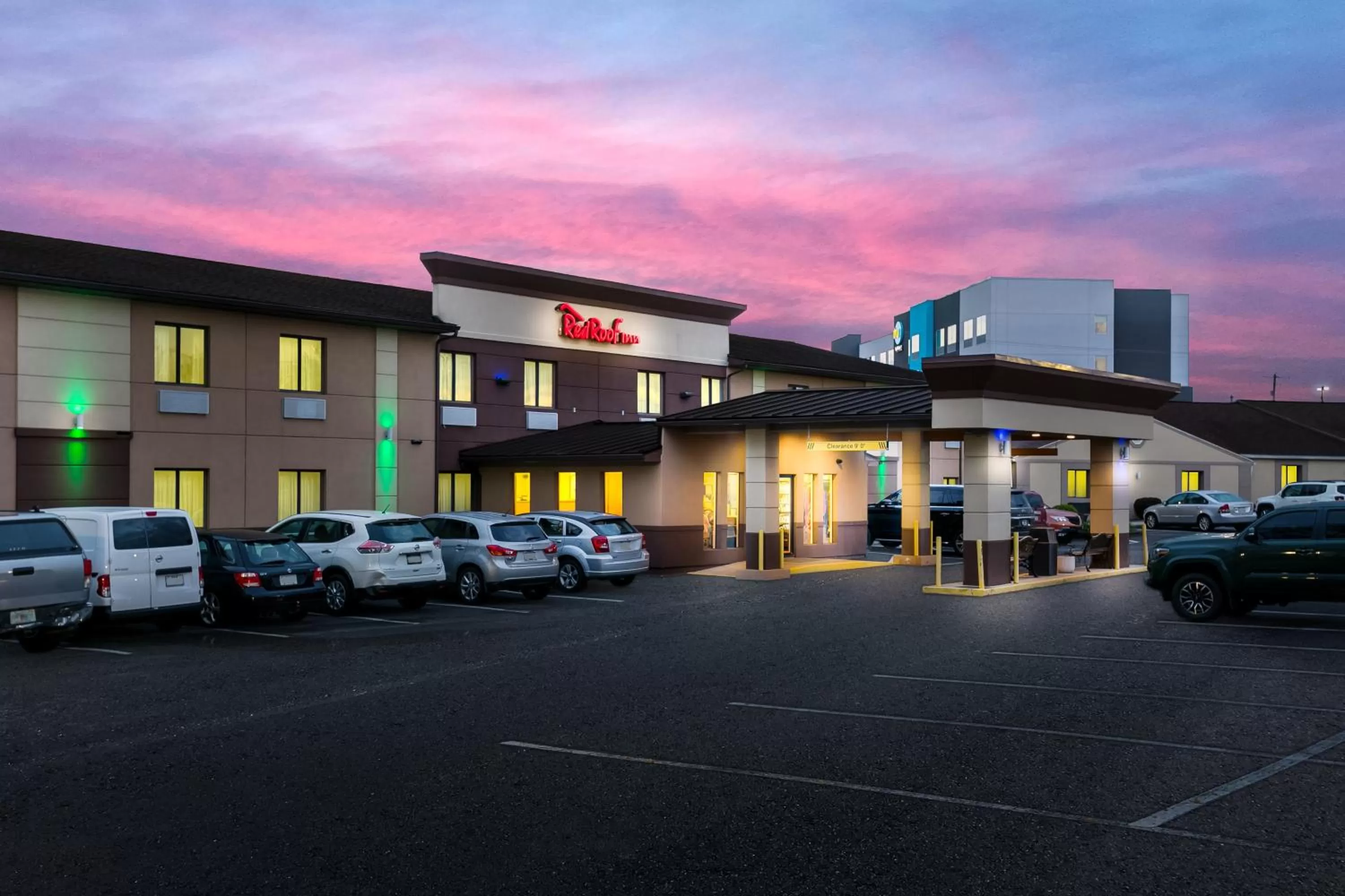 Property building in Red Roof Inn Denver