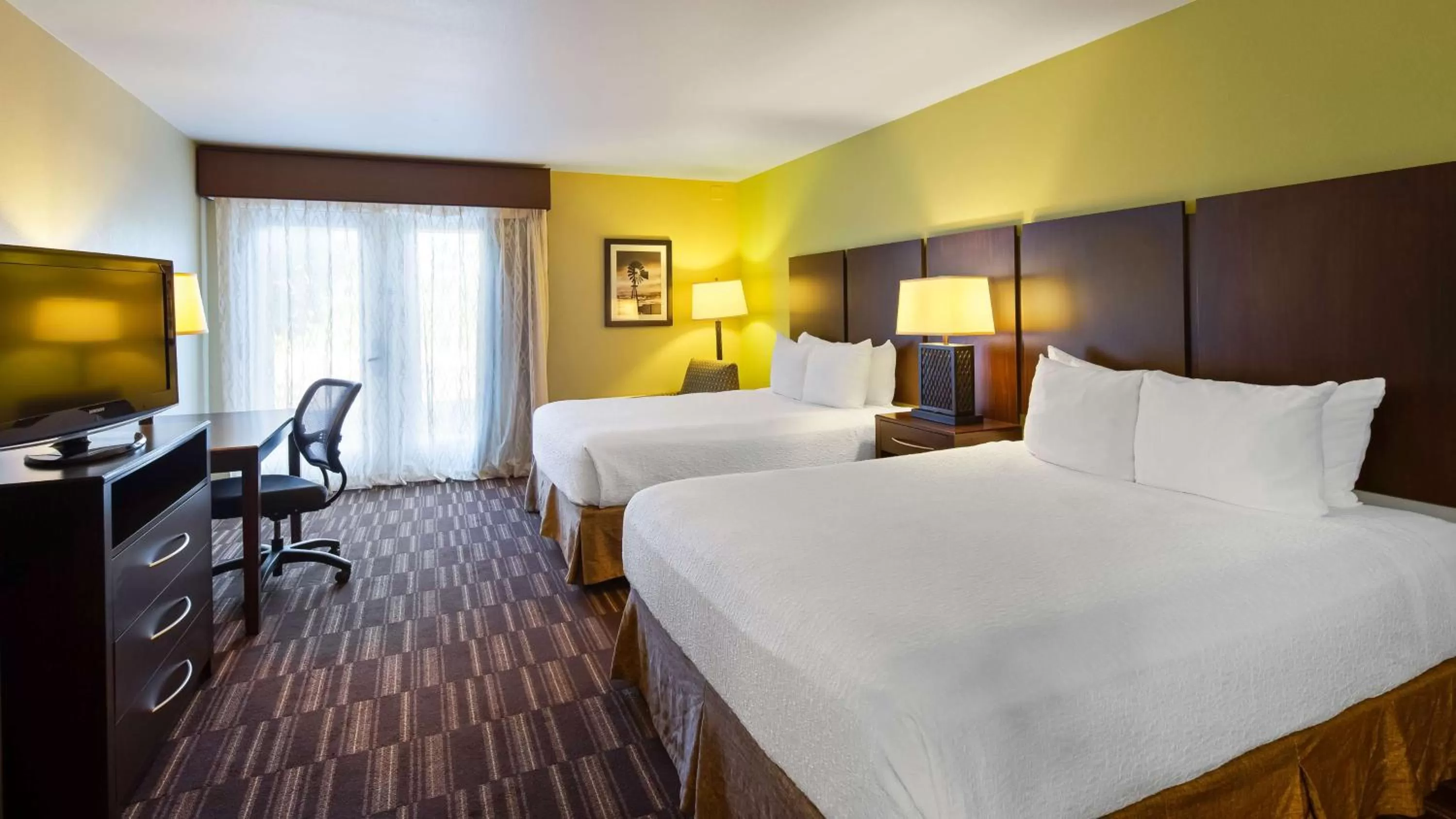 Photo of the whole room, Bed in Best Western Sundowner