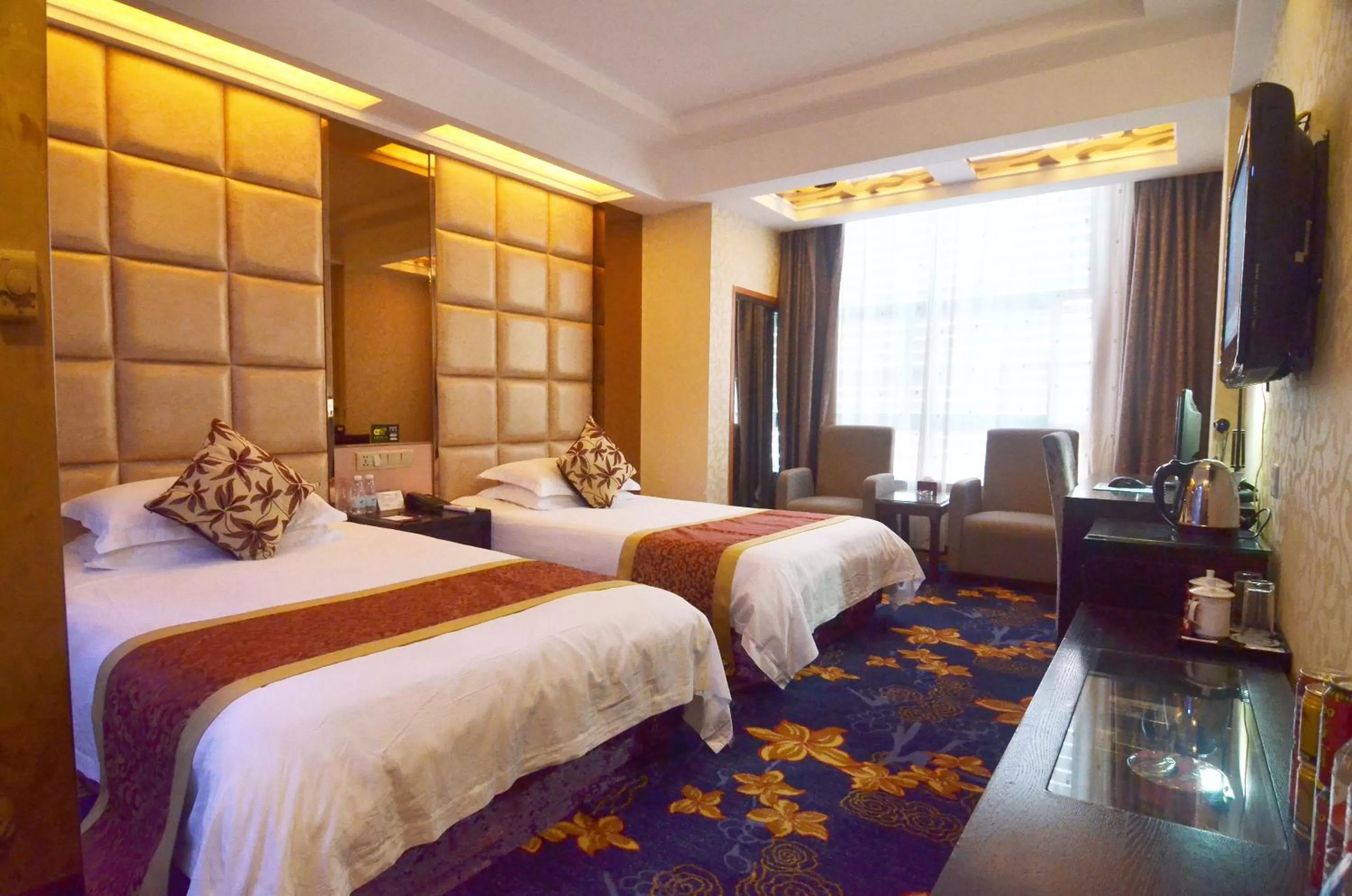 Photo of the whole room, Bed in Yiwu Yuejia Business Hotel