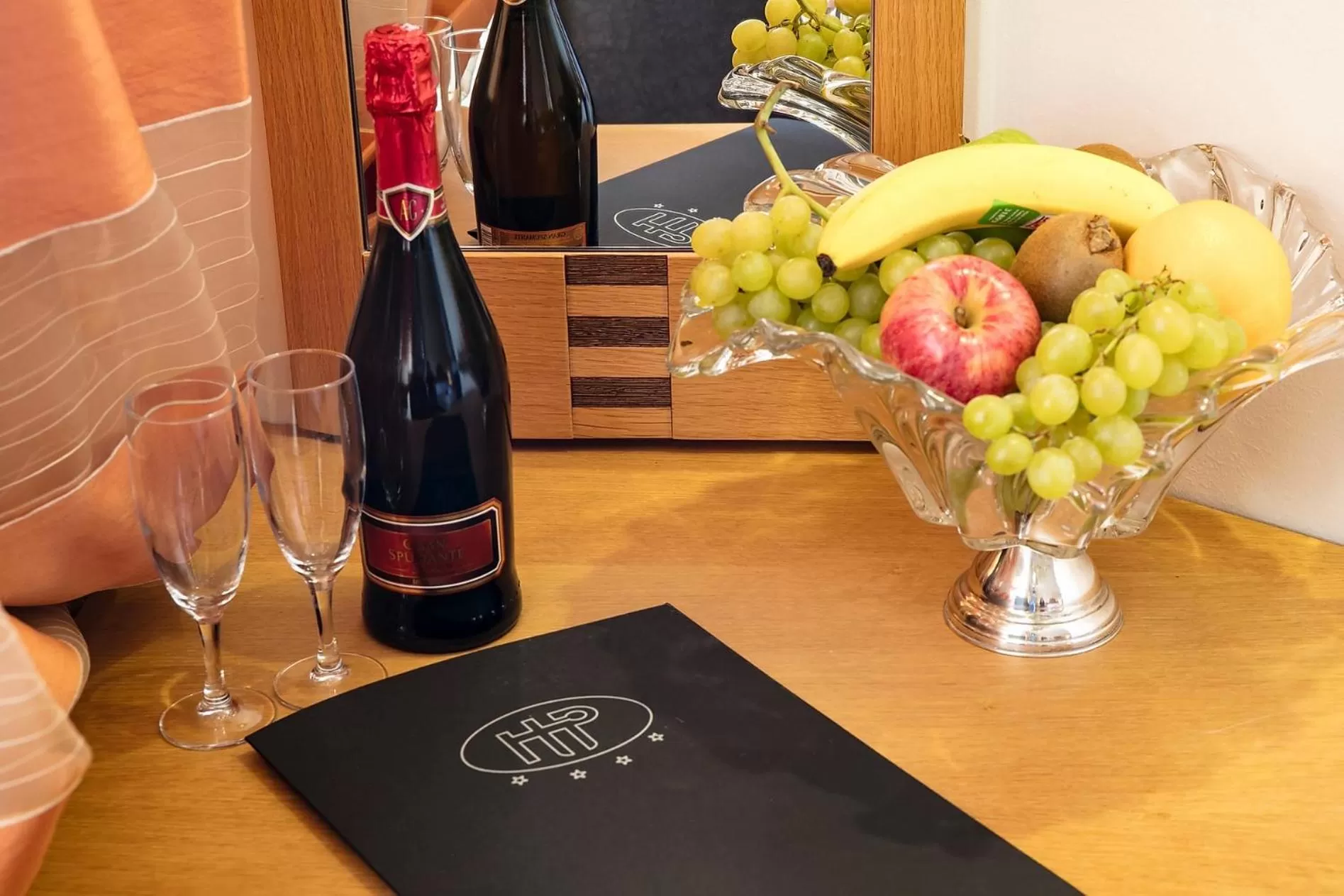 Food and drinks in Hotel PentHouse