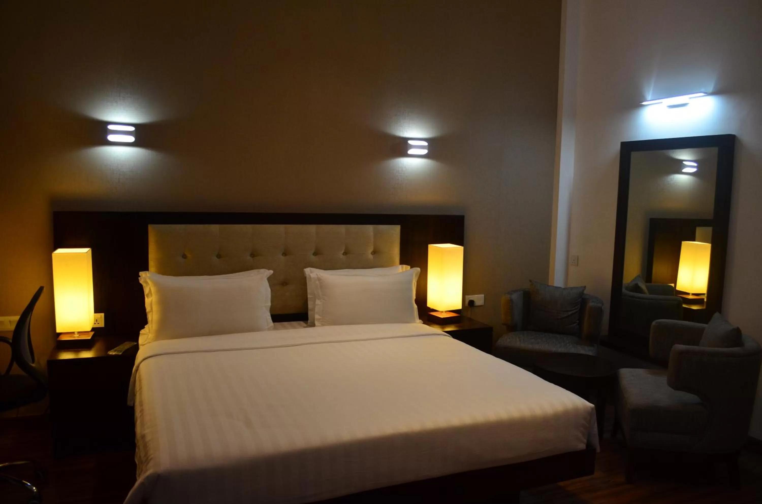 Photo of the whole room, Bed in Ripon Grand Hill By EHI