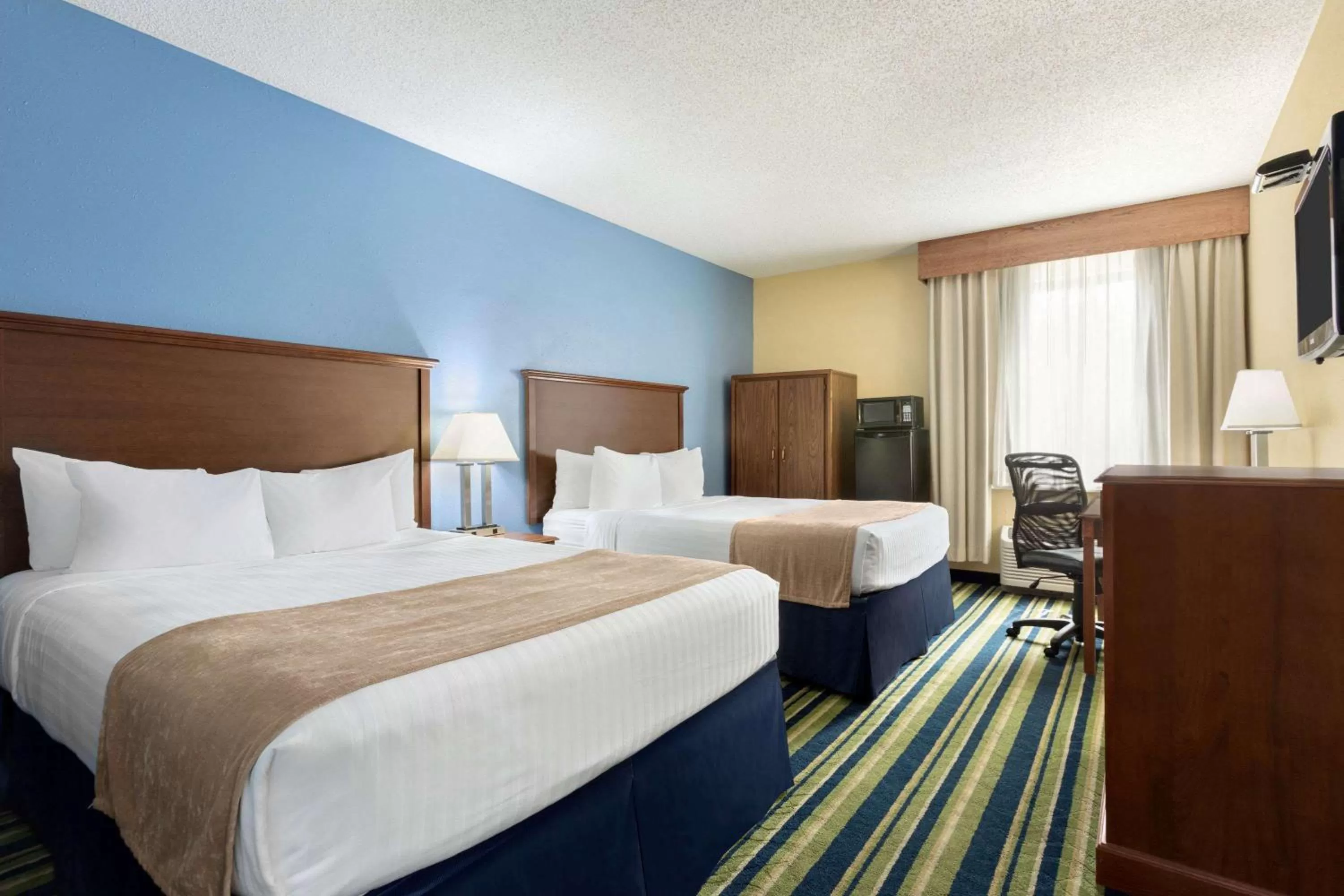 Photo of the whole room, Bed in Days Inn by Wyndham Fargo - West Acres