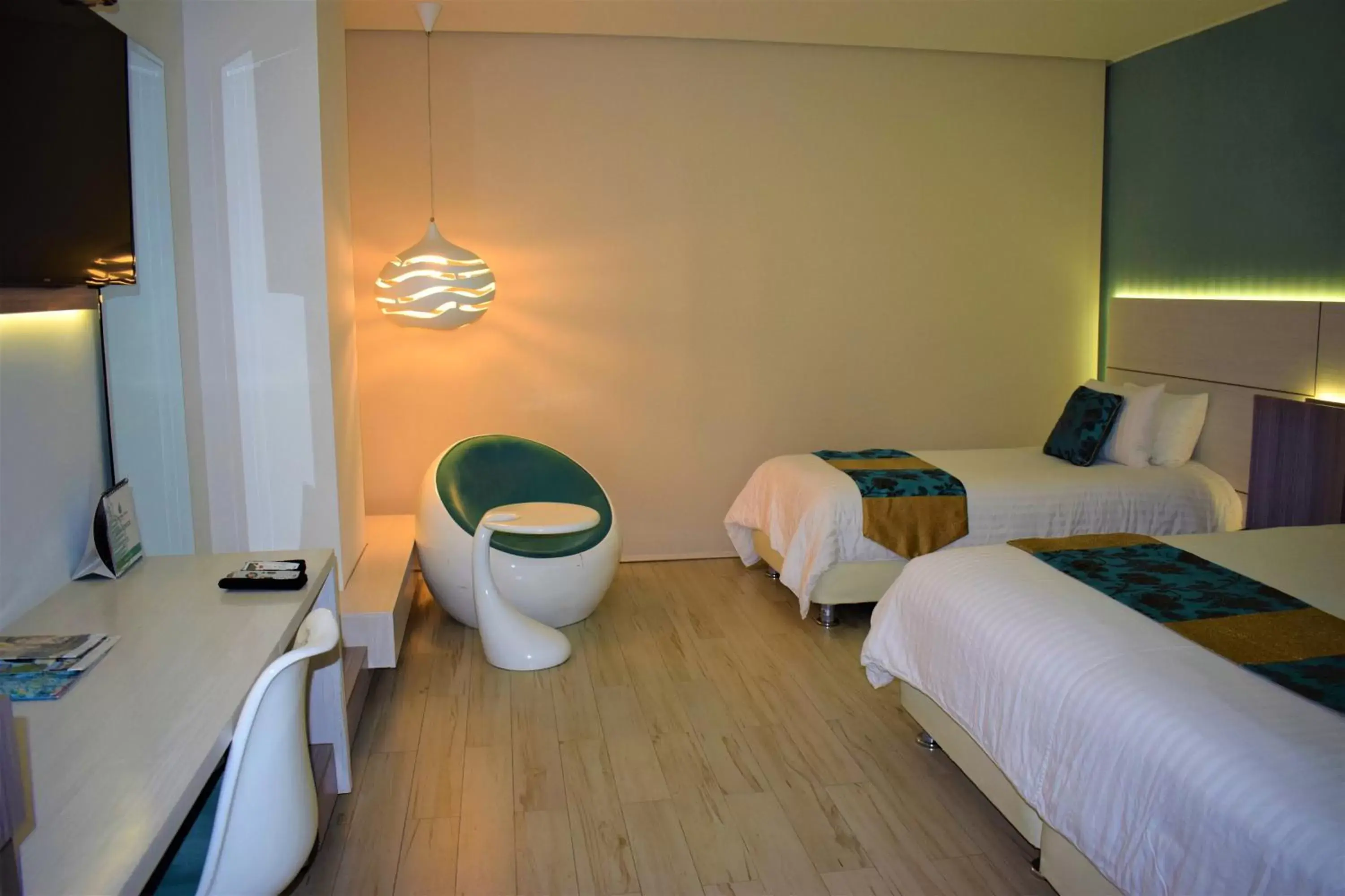 Deluxe Room (2 Adults + 1 Child) in Hotel Catedral Plaza Deluxe Room (2 Adults + 1 Child) in Hotel Catedral Plaza