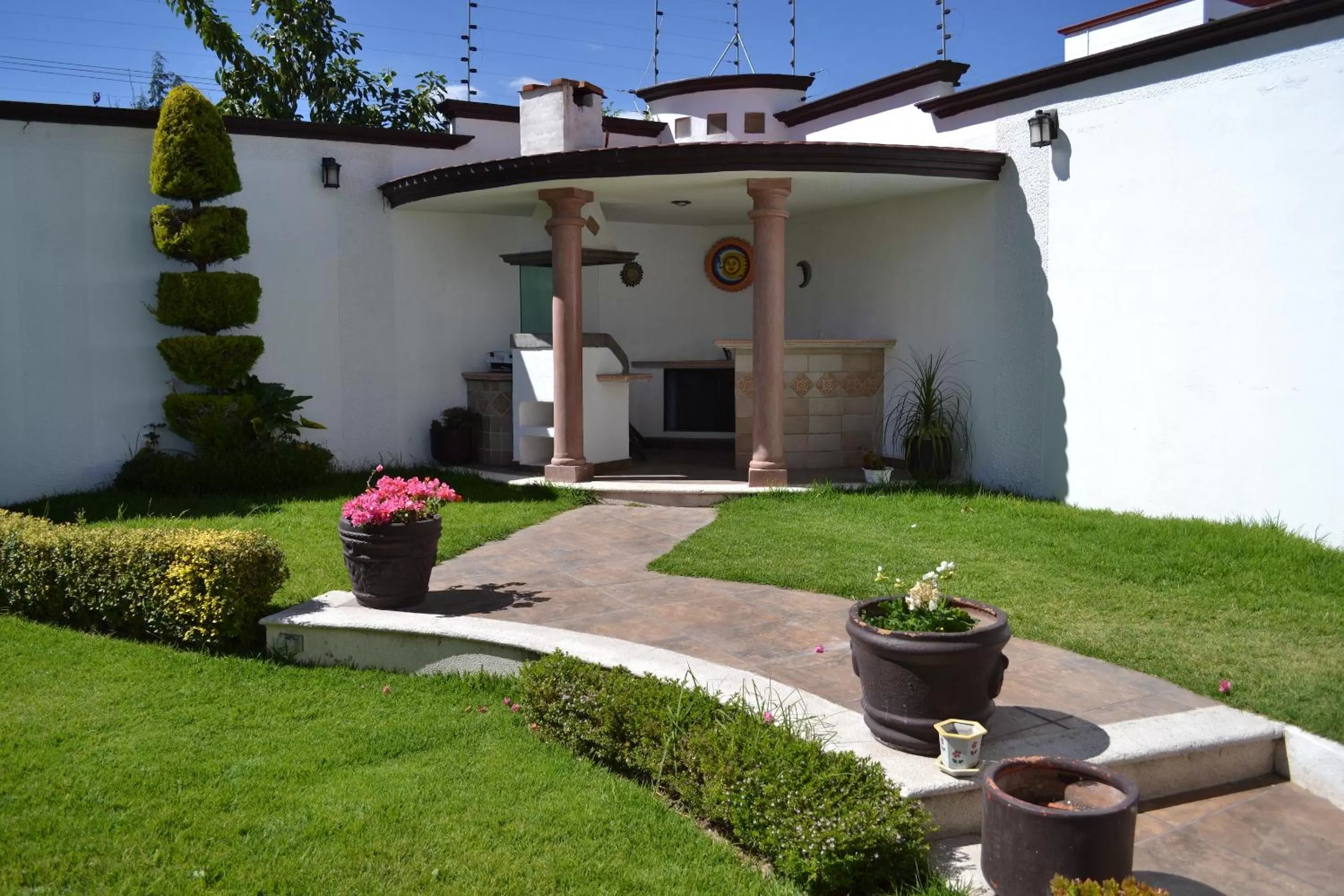 BBQ facilities in La Aurora Hotel Like Home