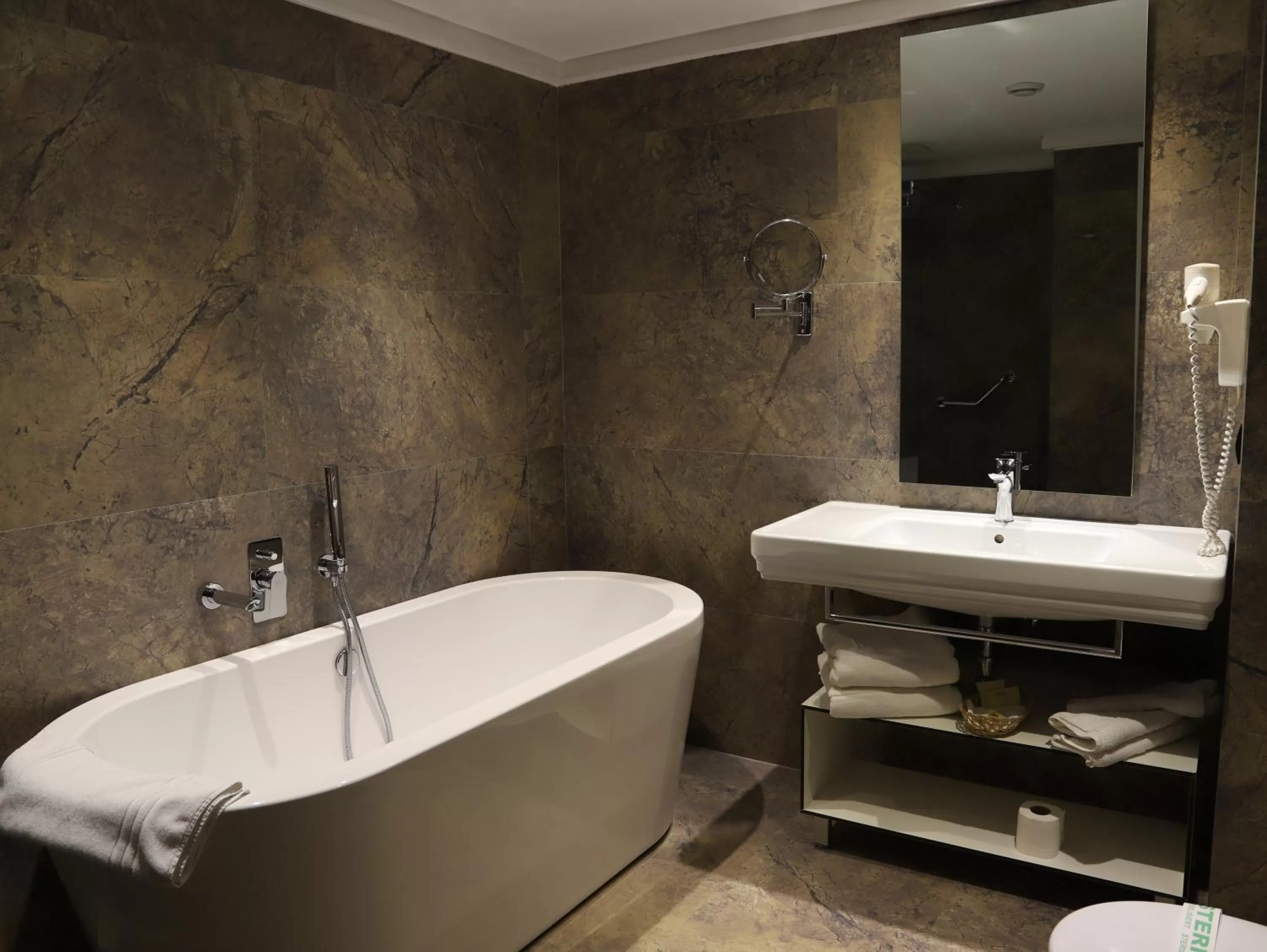 Bath in Mondial Hotel