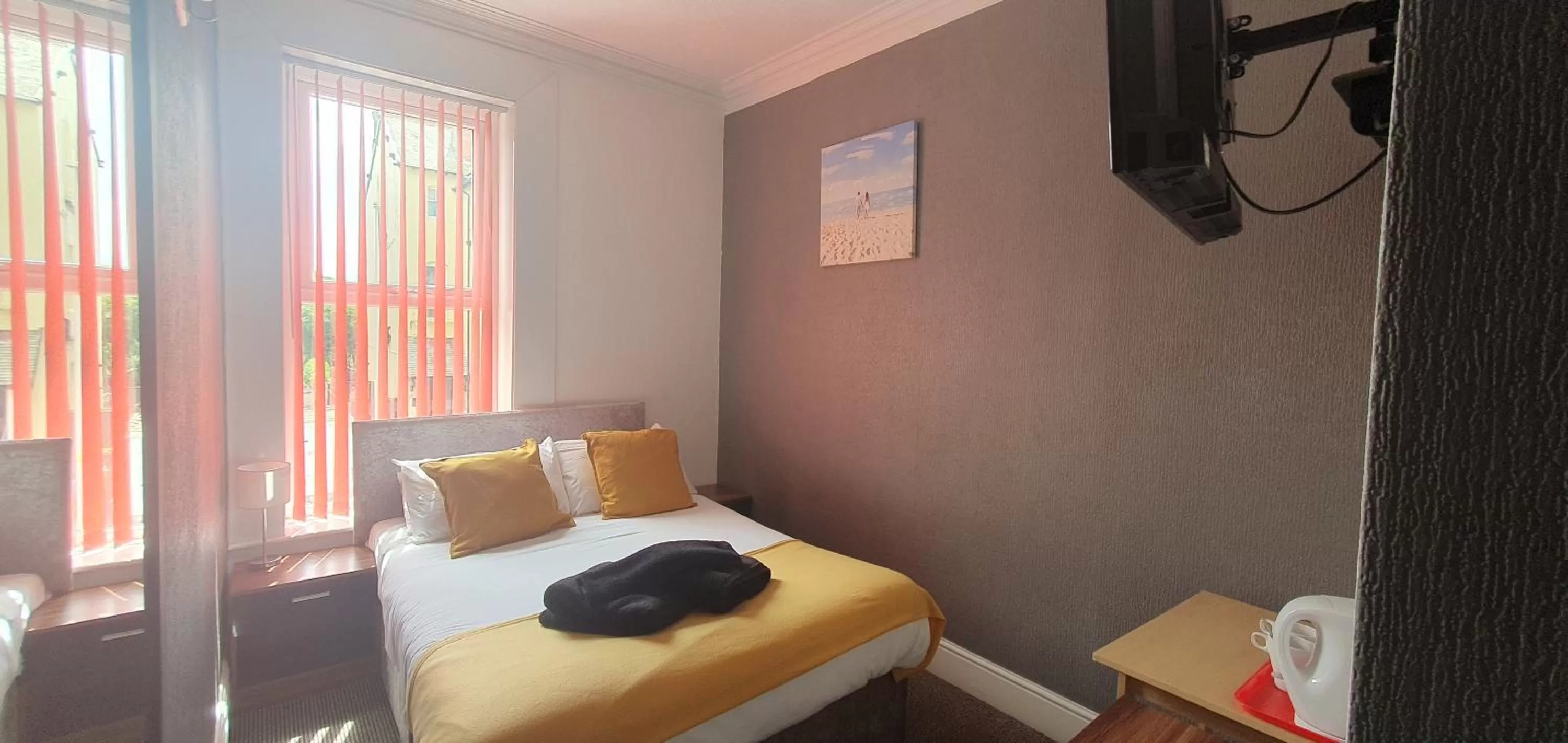 Bed in Palm Beach Hotel by the Sea