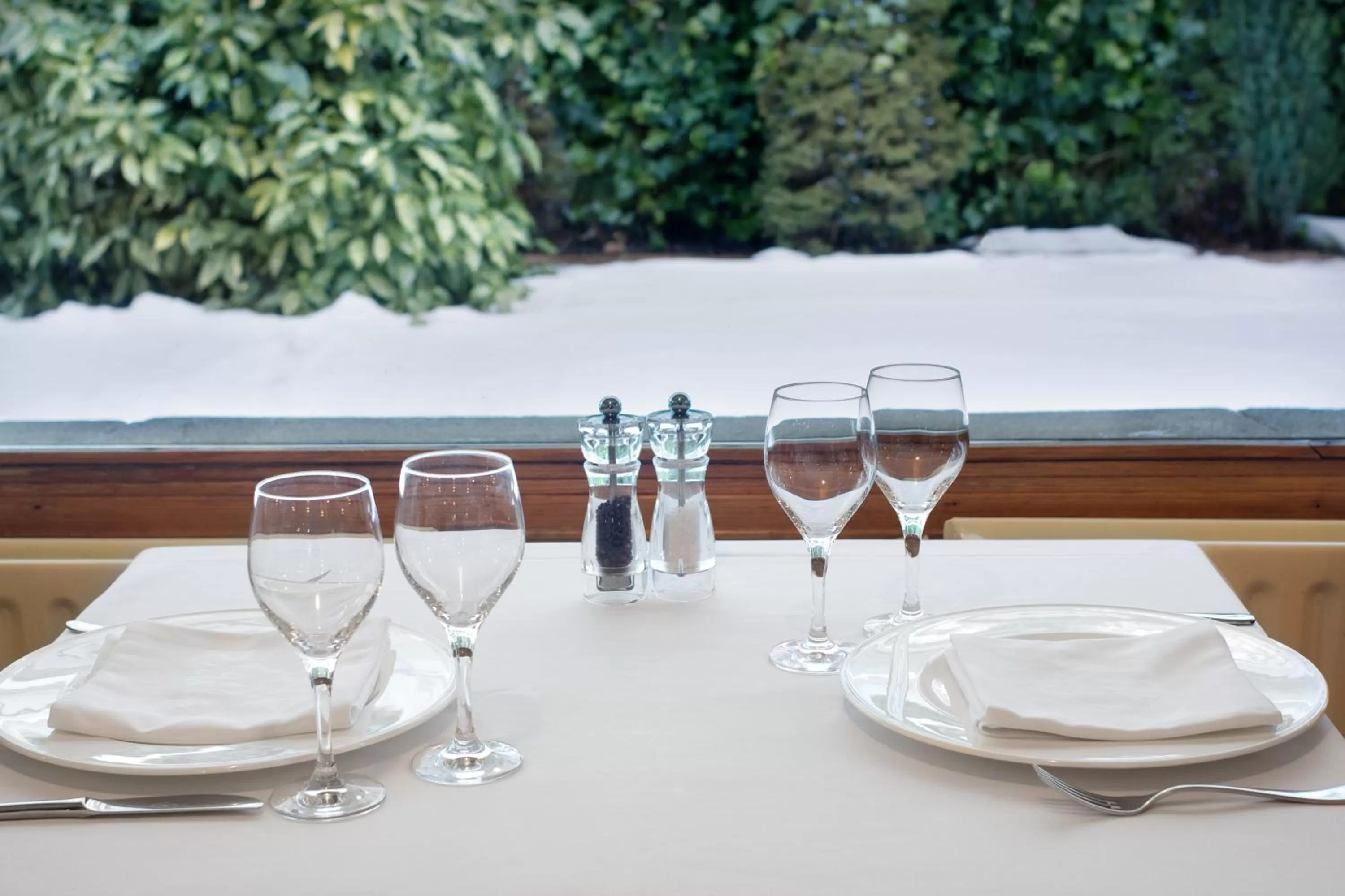 Restaurant/places to eat in Rutllan & Spa