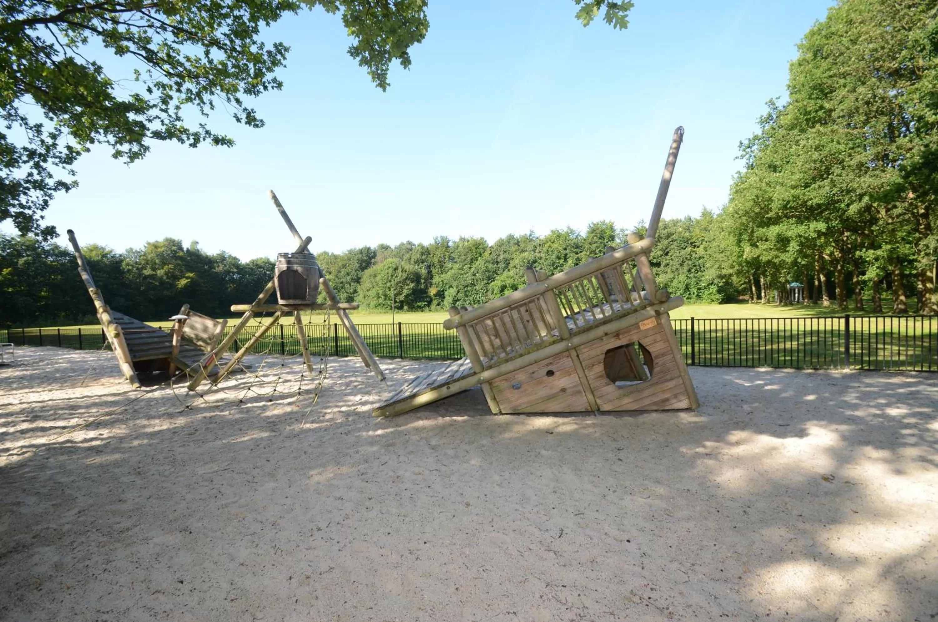 Children play ground in Fletcher Familiehotel De Hunzebergen