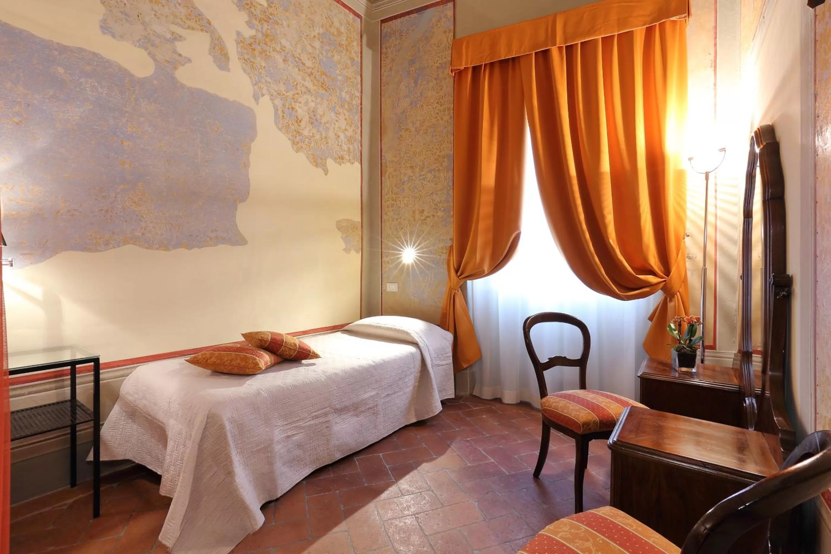 Bed in Uffizi Harmony