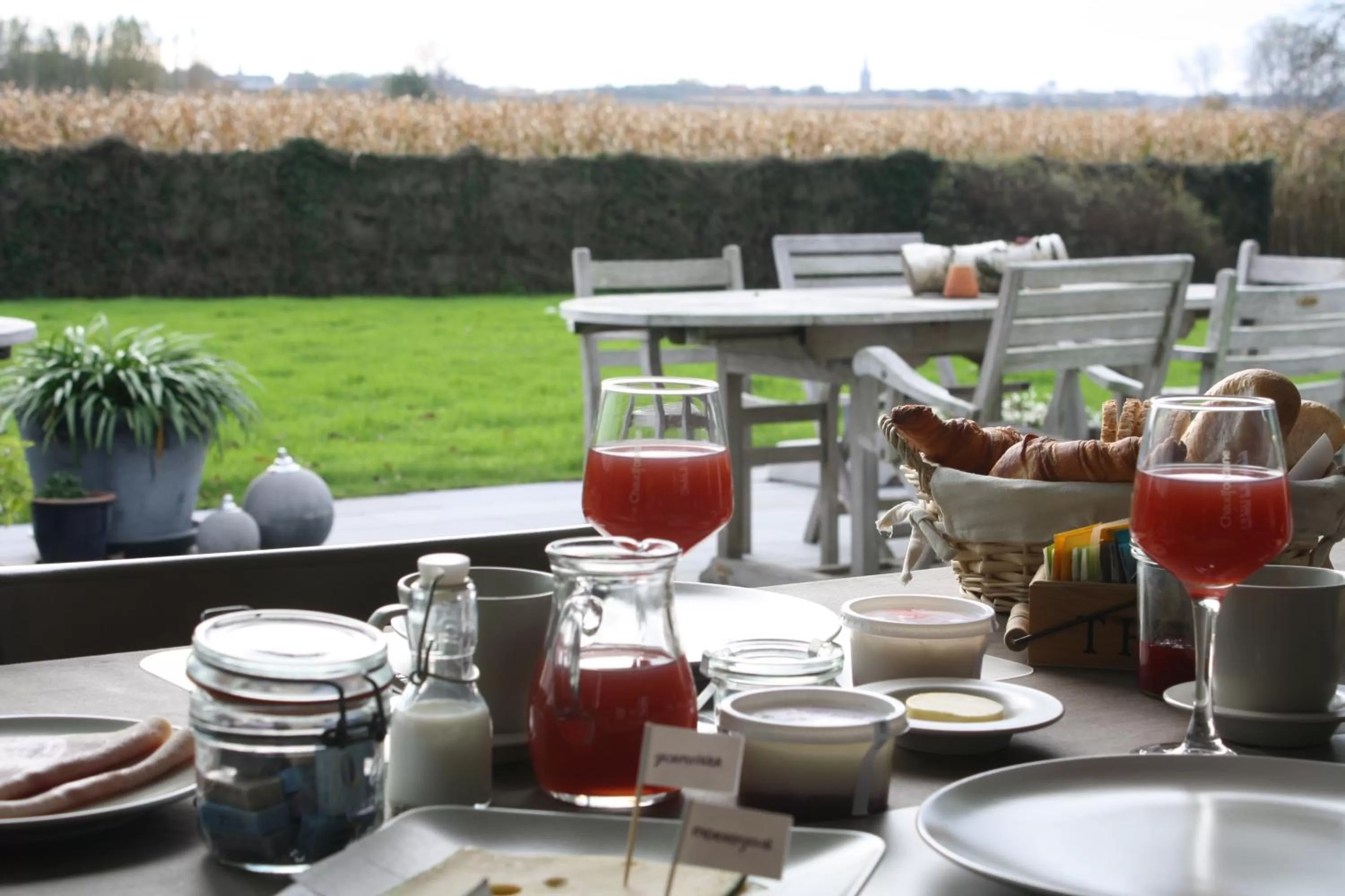 Food and drinks in B&B Buytenshuys