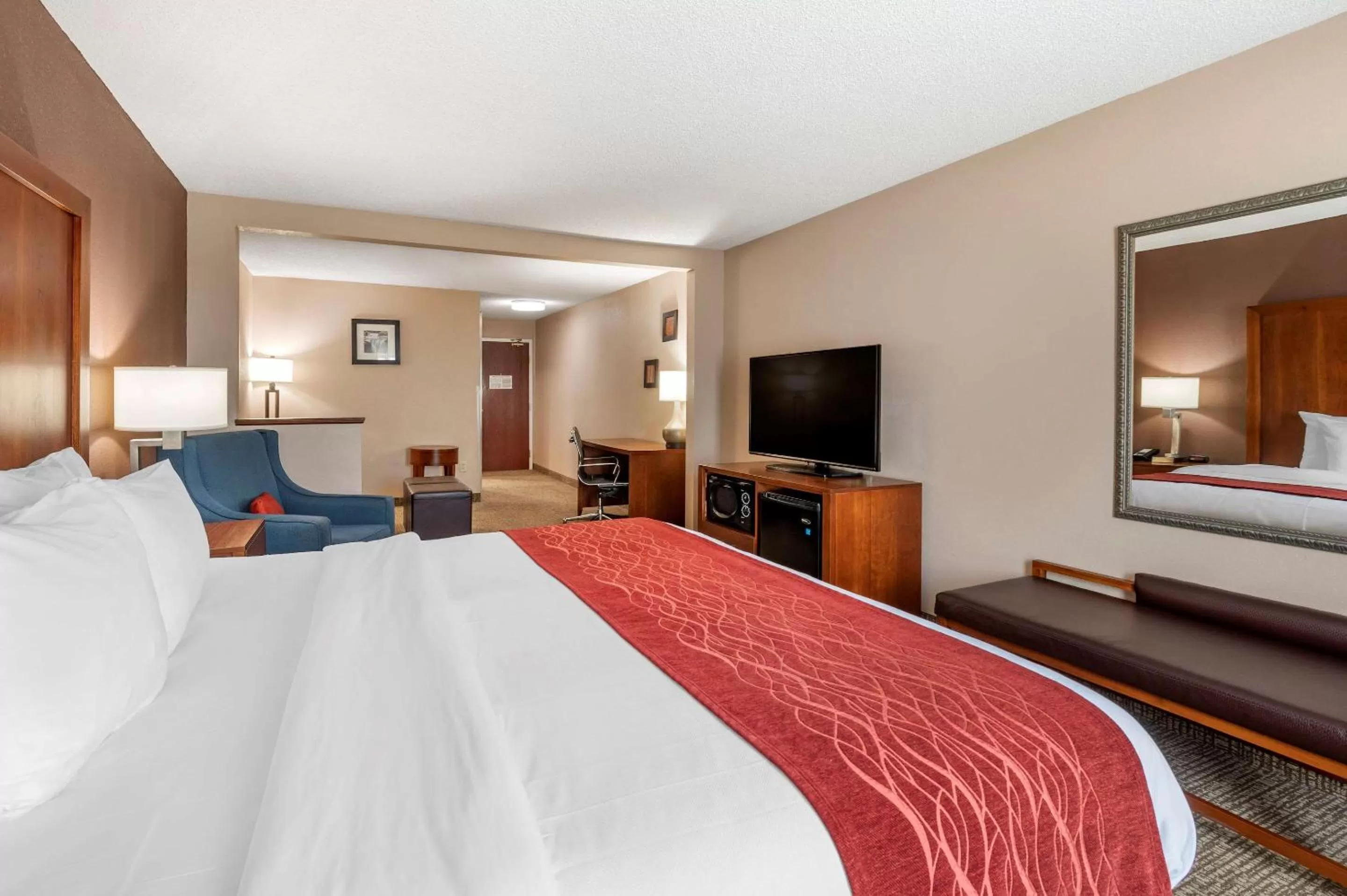 Photo of the whole room, Bed in Comfort Inn & Suites Lawrenceburg