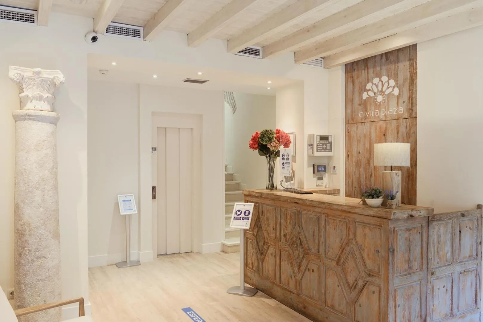 Lobby or reception in Hotel Boutique Elvira Plaza