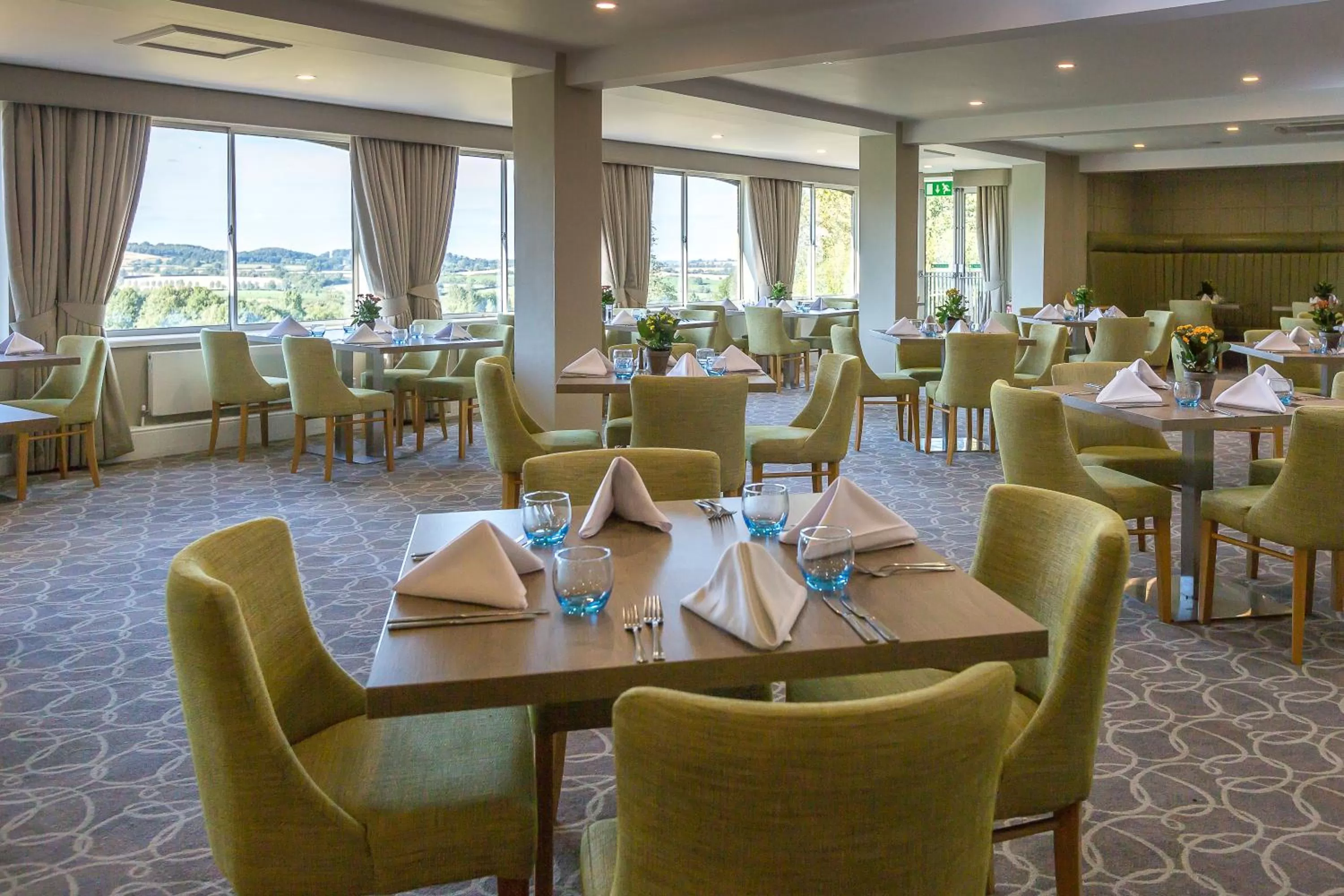 Restaurant/places to eat in Hellidon Lakes Hotel