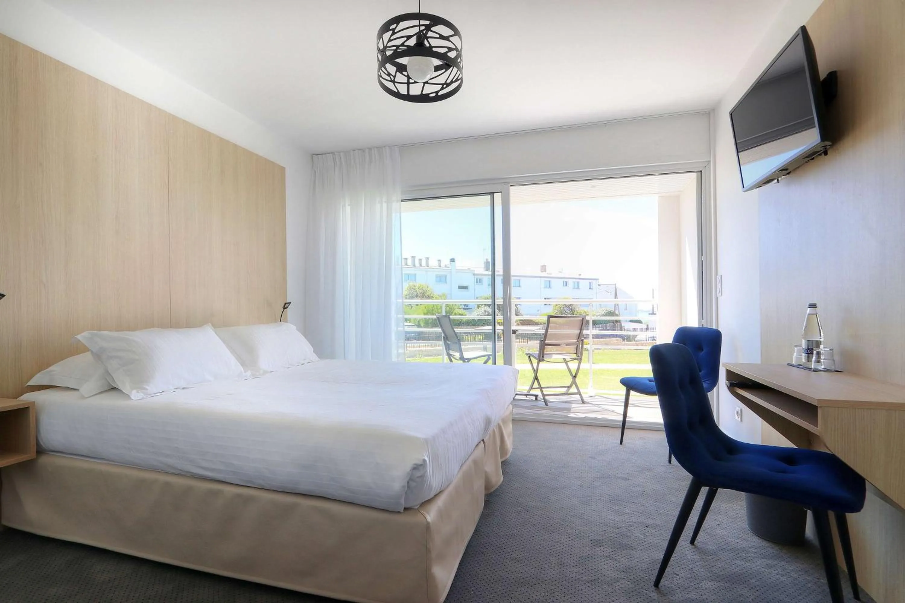 Photo of the whole room, Bed in Best Western Hôtel Le Bellevue Quiberon