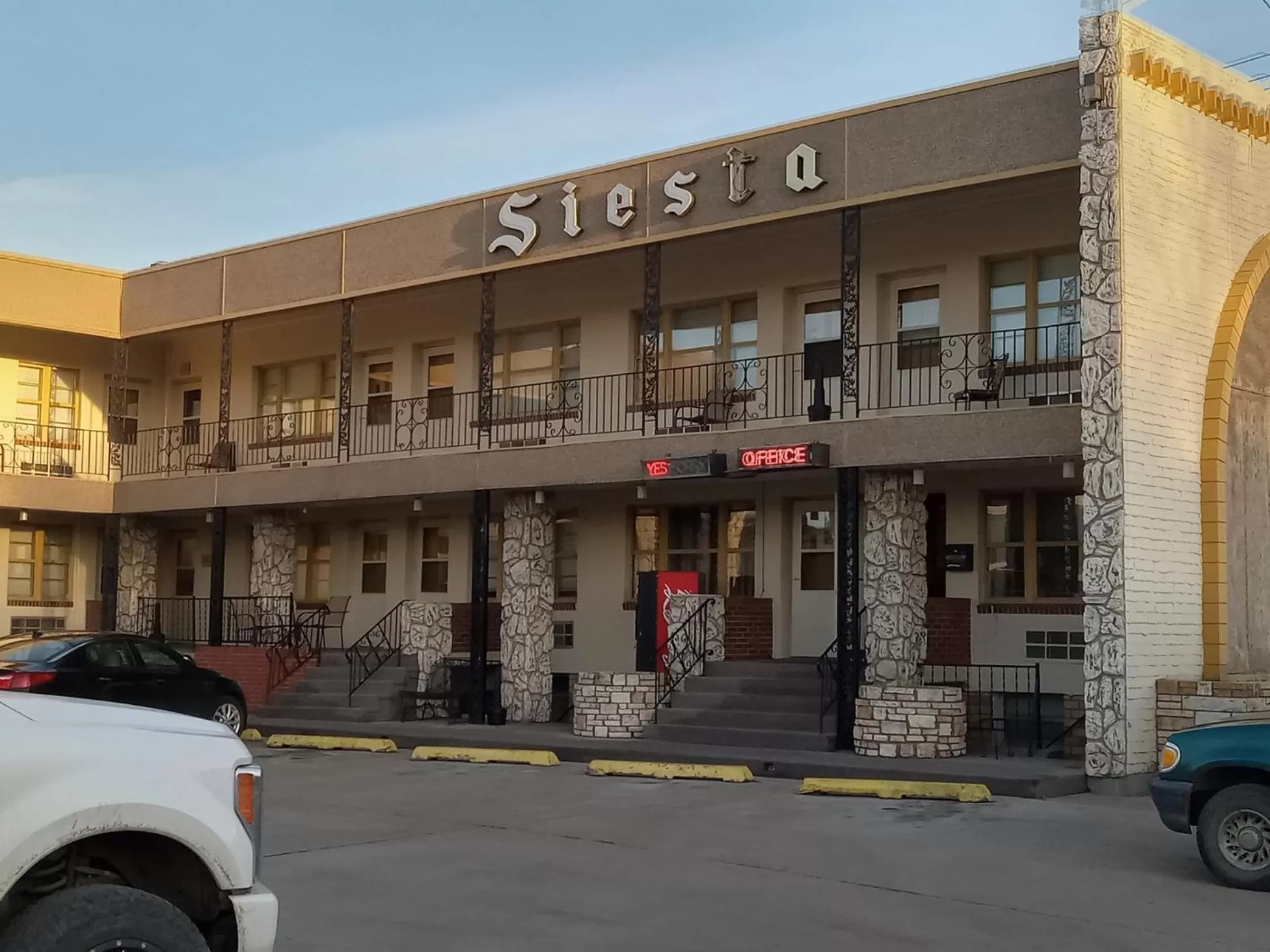 Property building in Siesta Motel