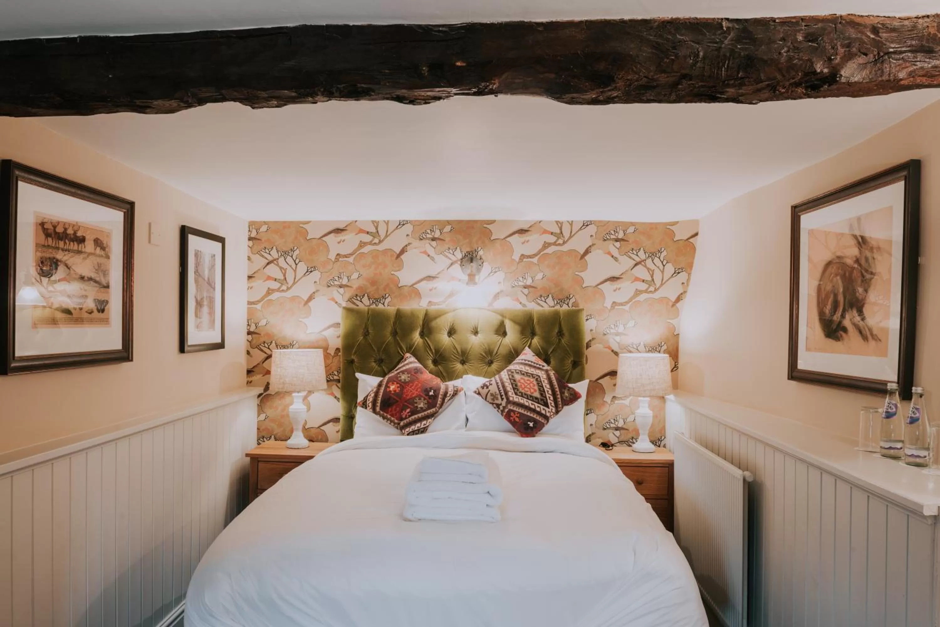 Bedroom, Bed in The Falkland Arms