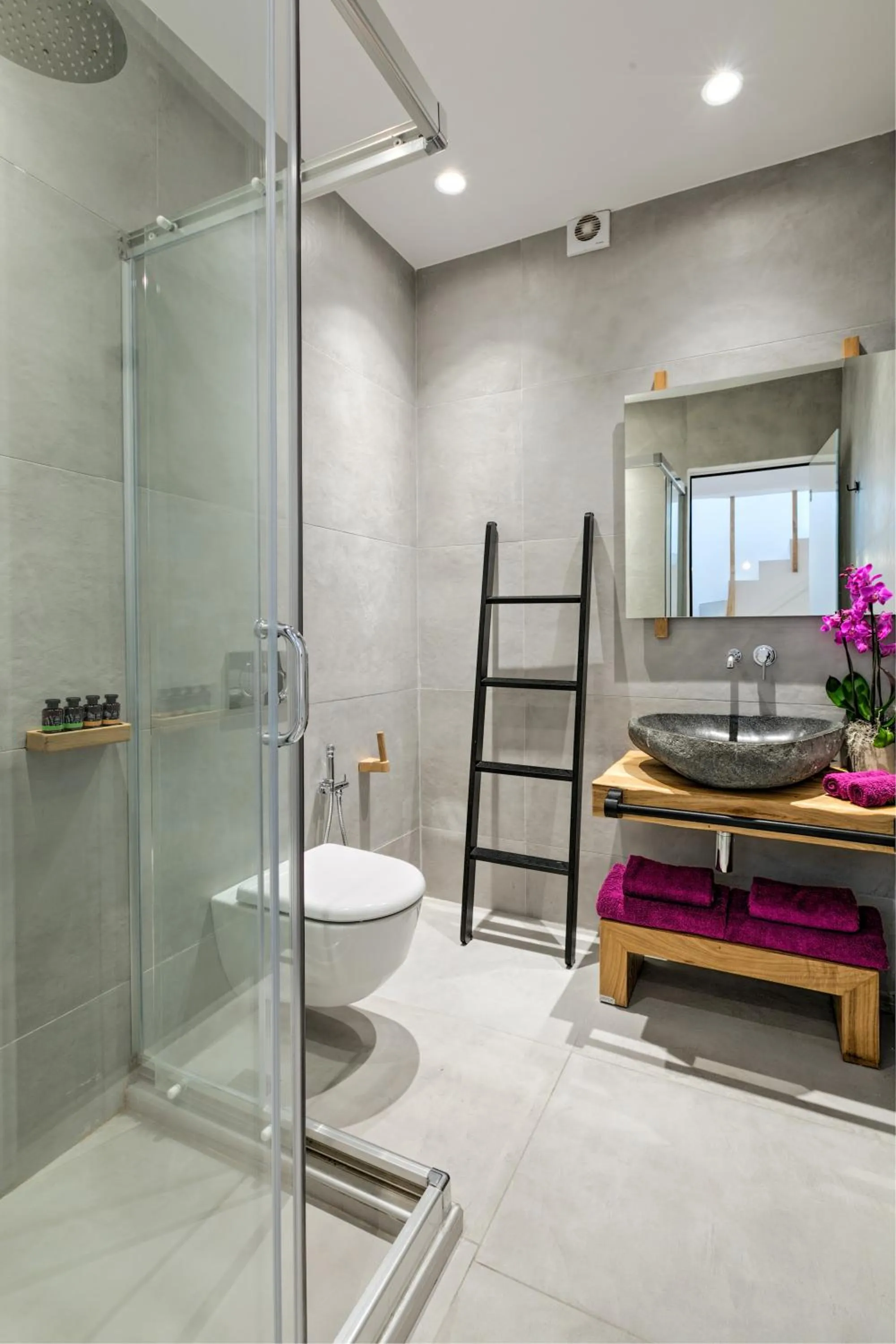Shower in Portes Suites & Villas Mykonos