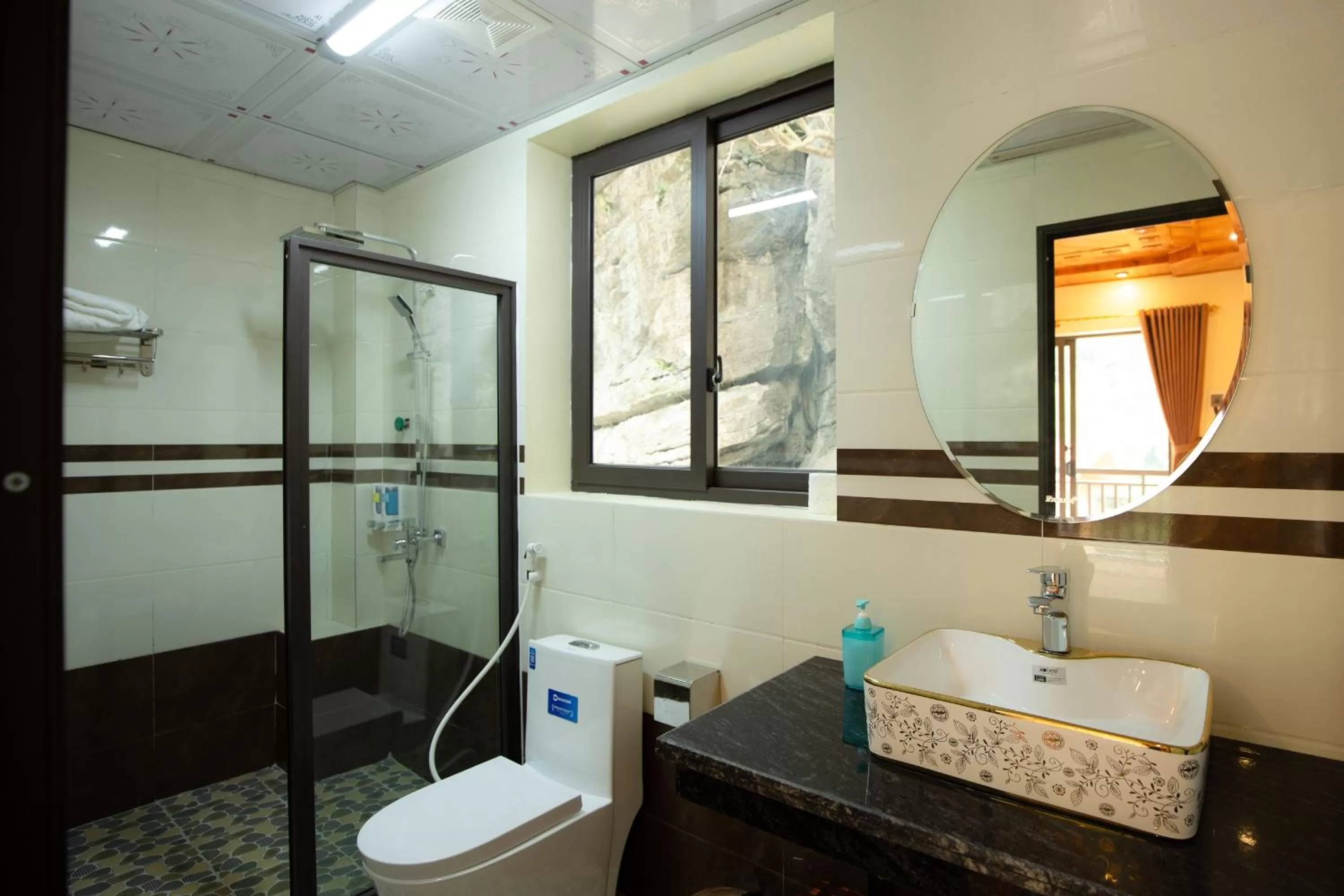 Shower, Bathroom in HoangLong Riverside Homestay
