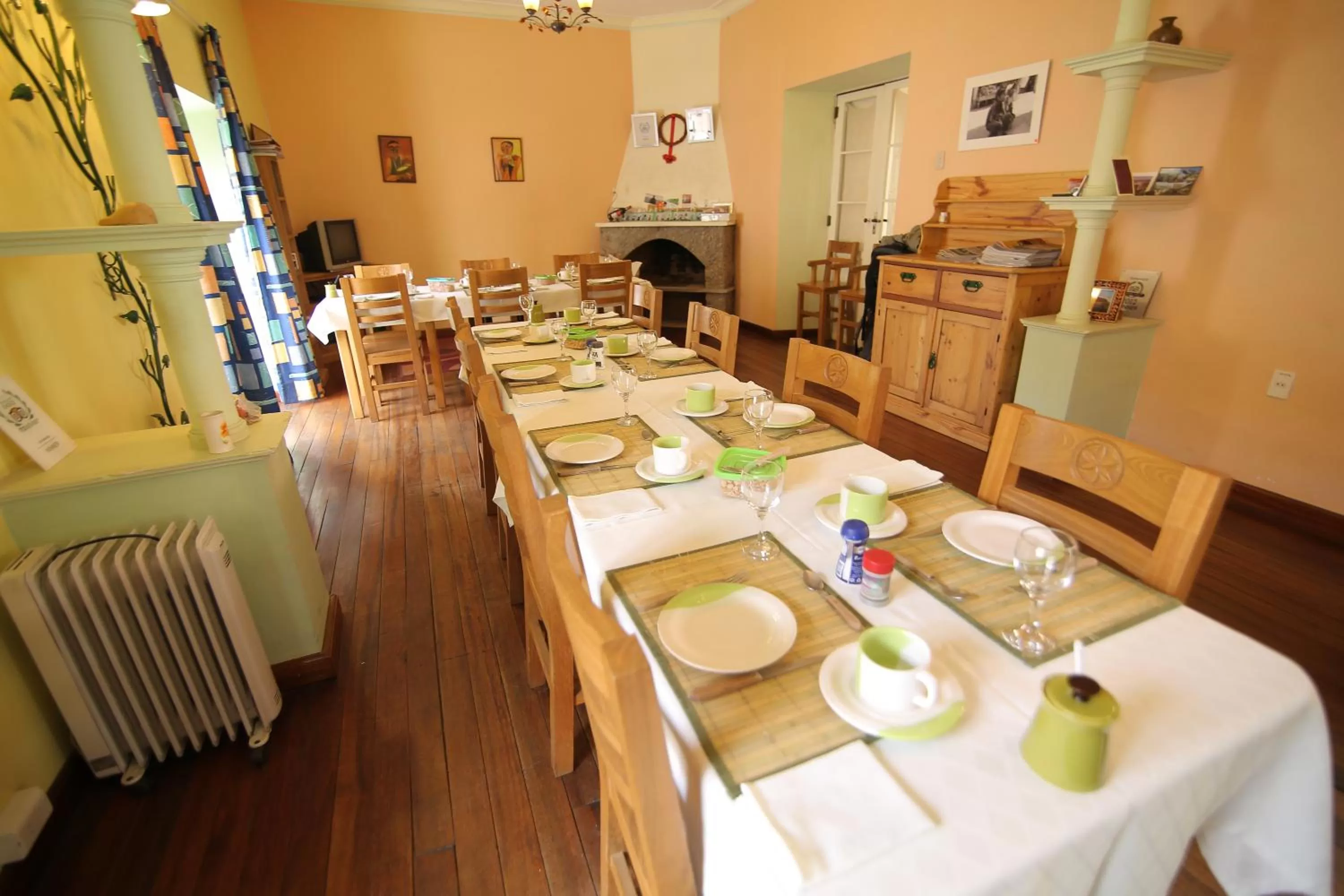 Property building, Restaurant/Places to Eat in Casa Verde B&B