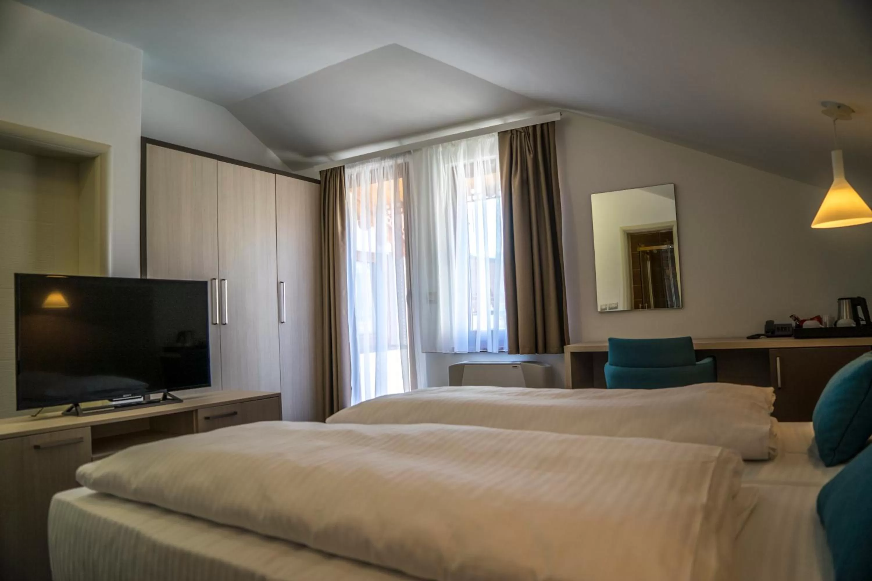 TV and multimedia, Bed in Hotel Kapetanovina