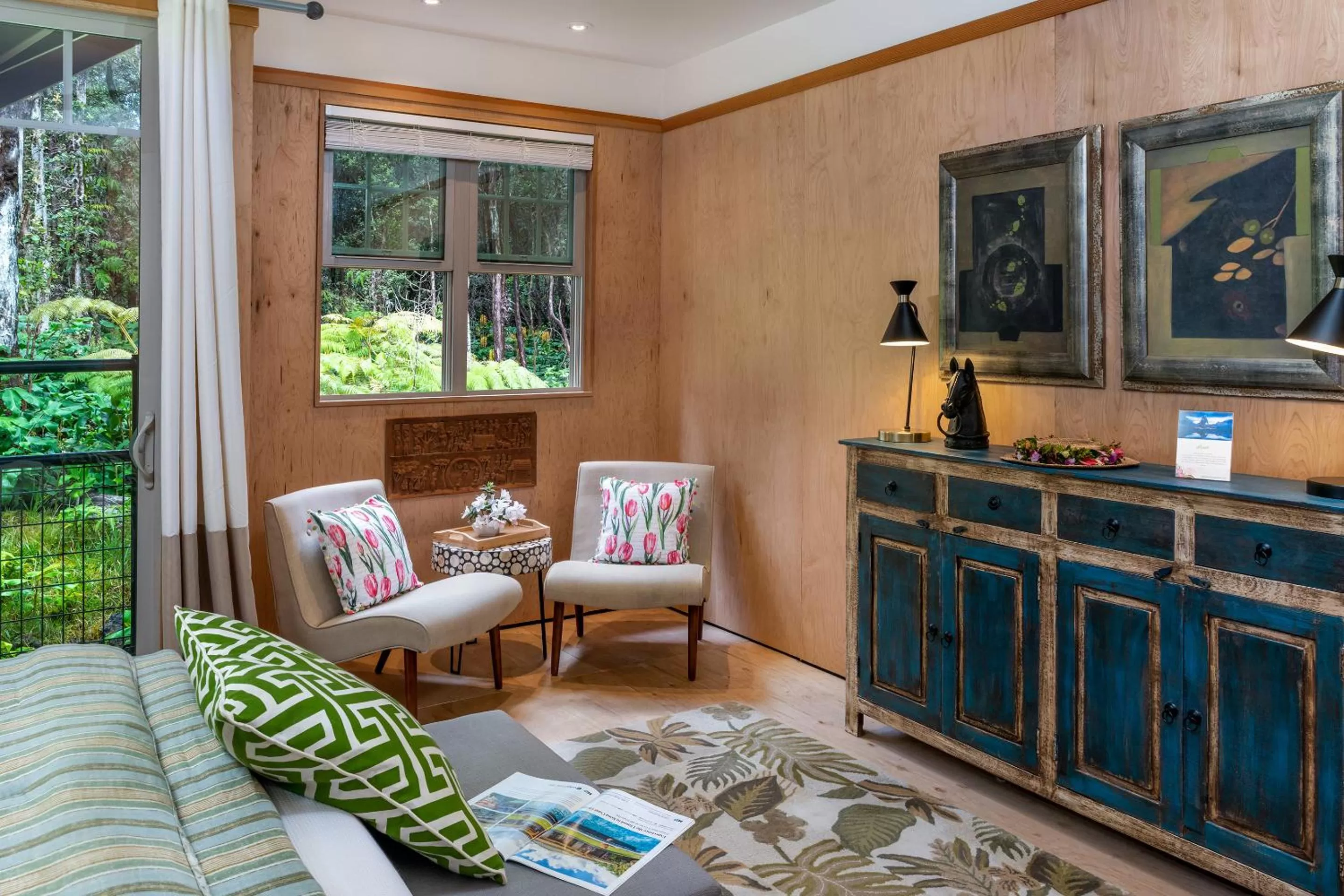 Seating Area in Volcano Village Estates