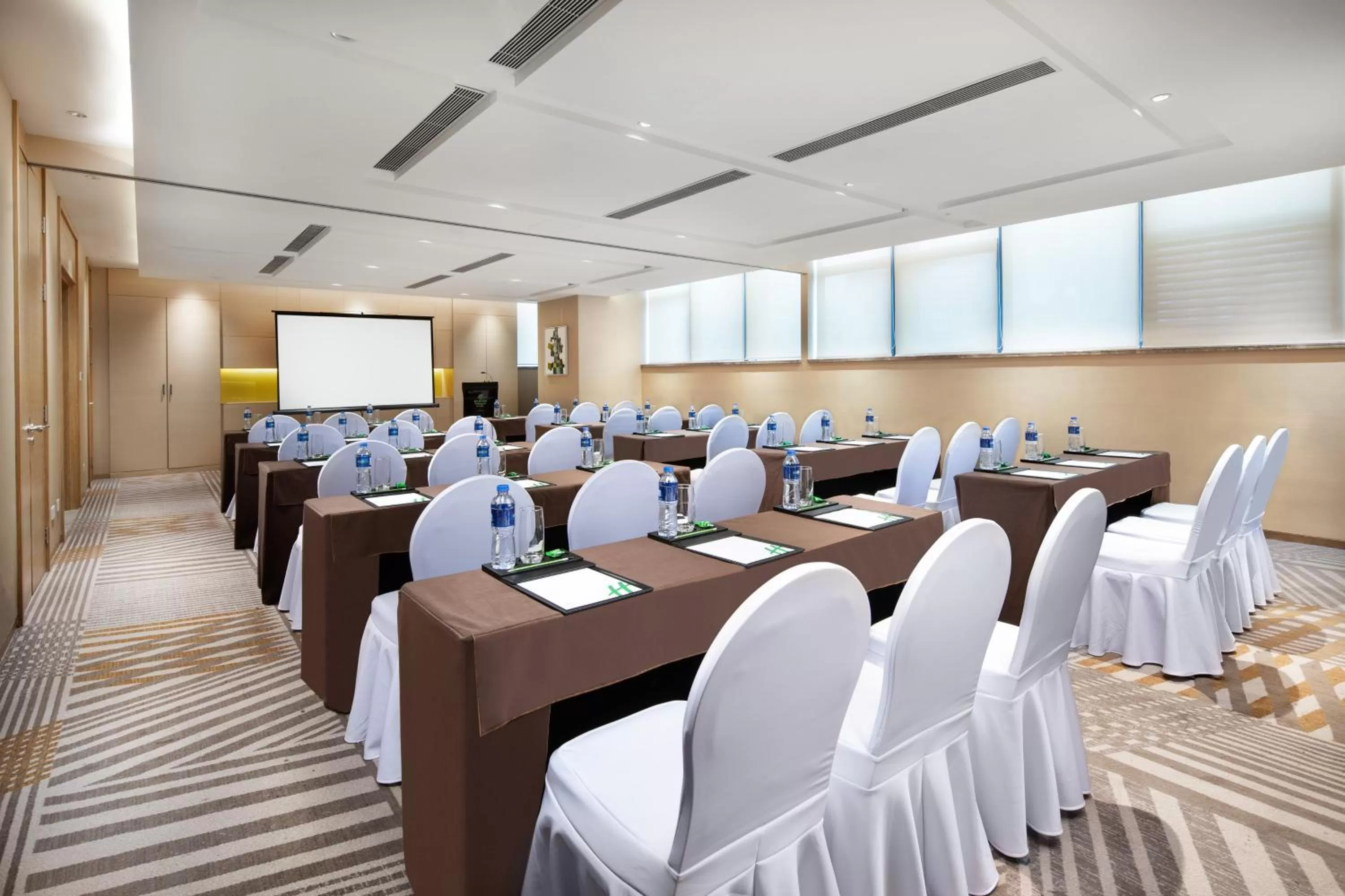 Meeting/conference room in Holiday Inn & Suites Lanzhou Center, an IHG Hotel