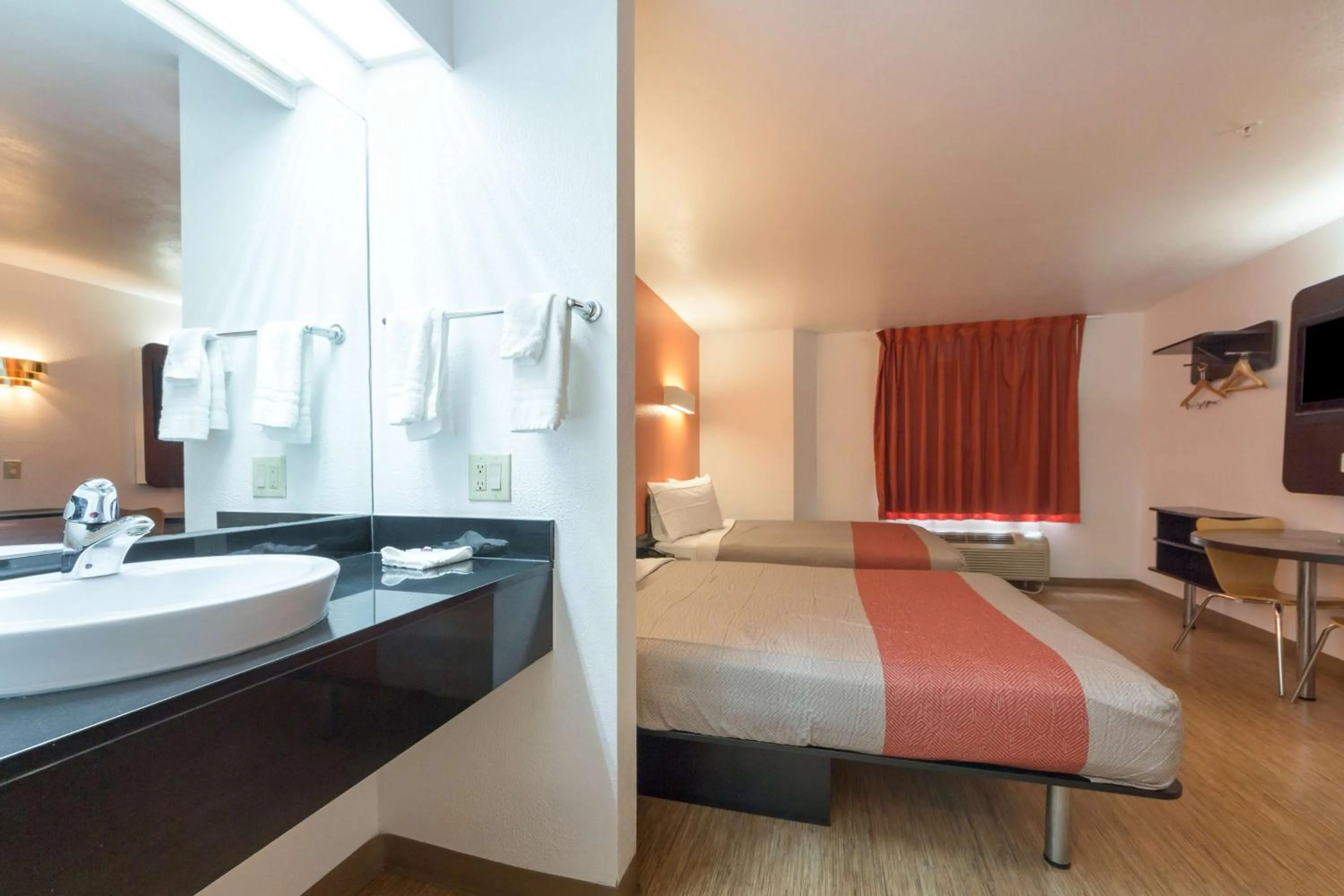 Photo of the whole room, Bed in Motel 6-Dallas, TX - Northeast