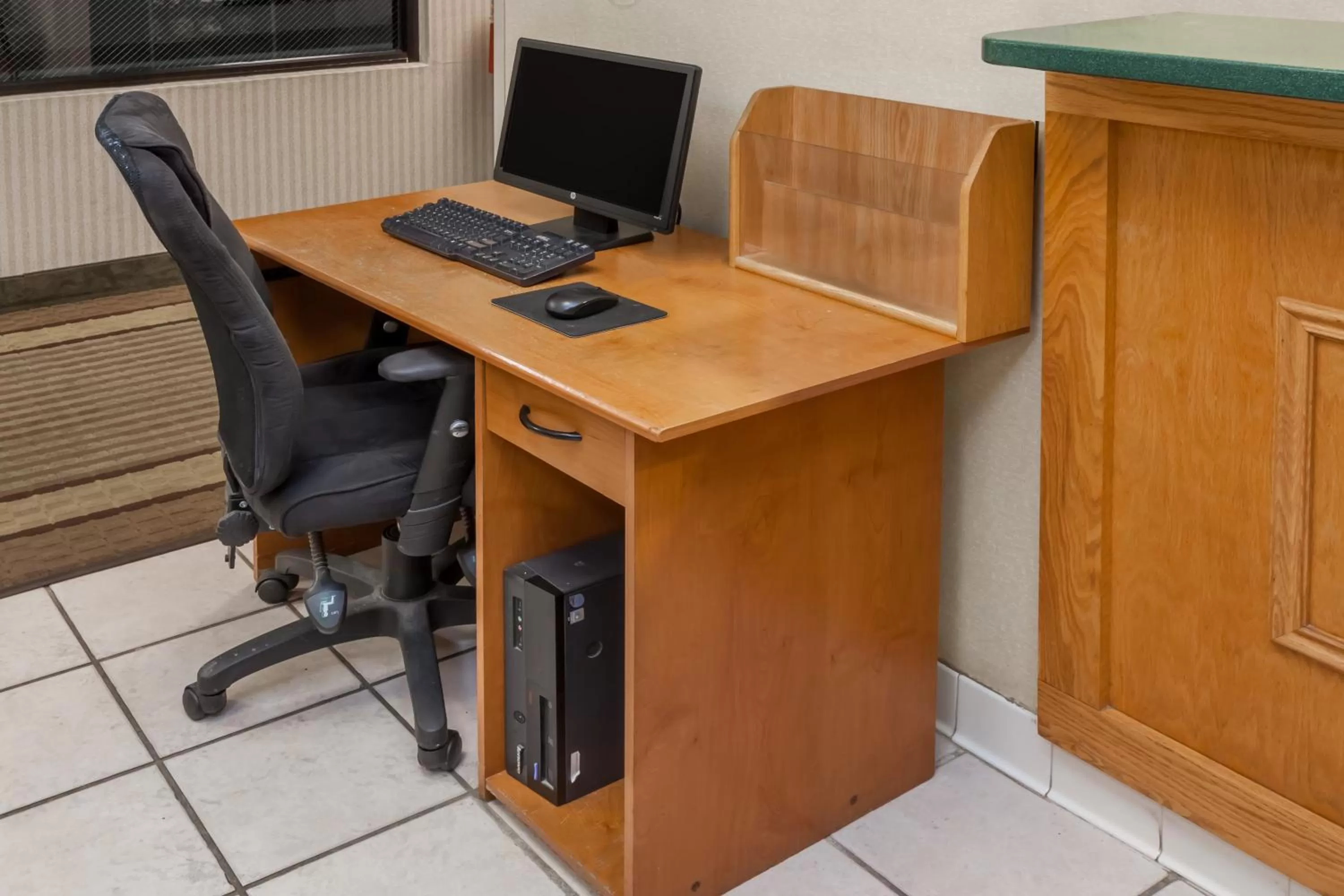 Super 8 by Wyndham Huntington