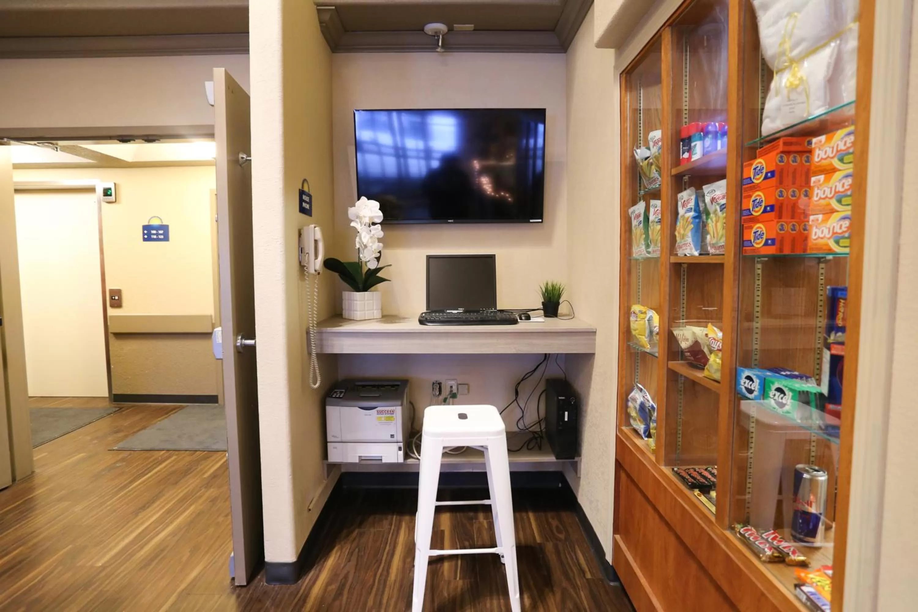 Business facilities in Days Inn by Wyndham Calgary Airport