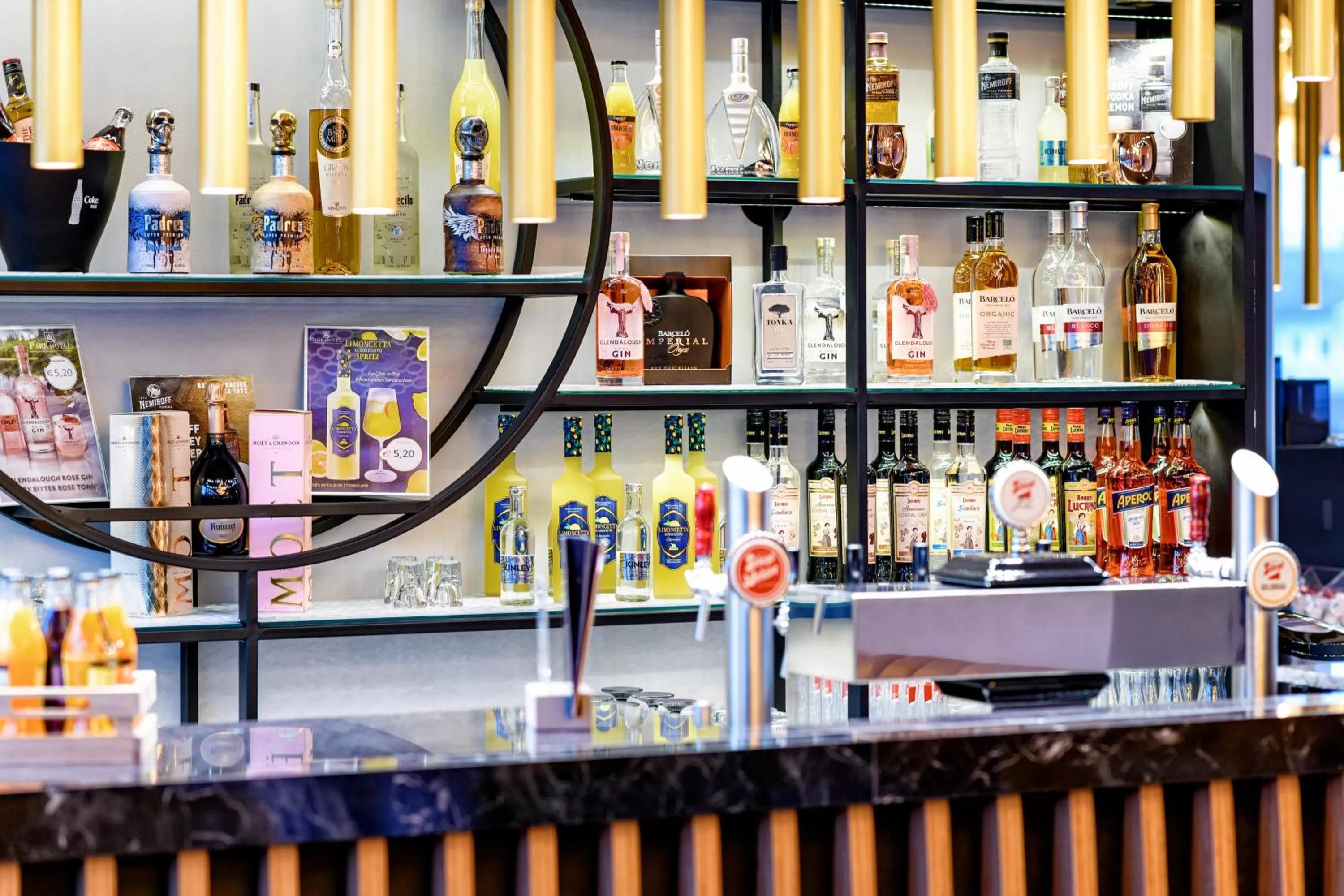 Lounge or bar in PARKHOTEL BRAUNAU - 24 Stunden Self Check-IN