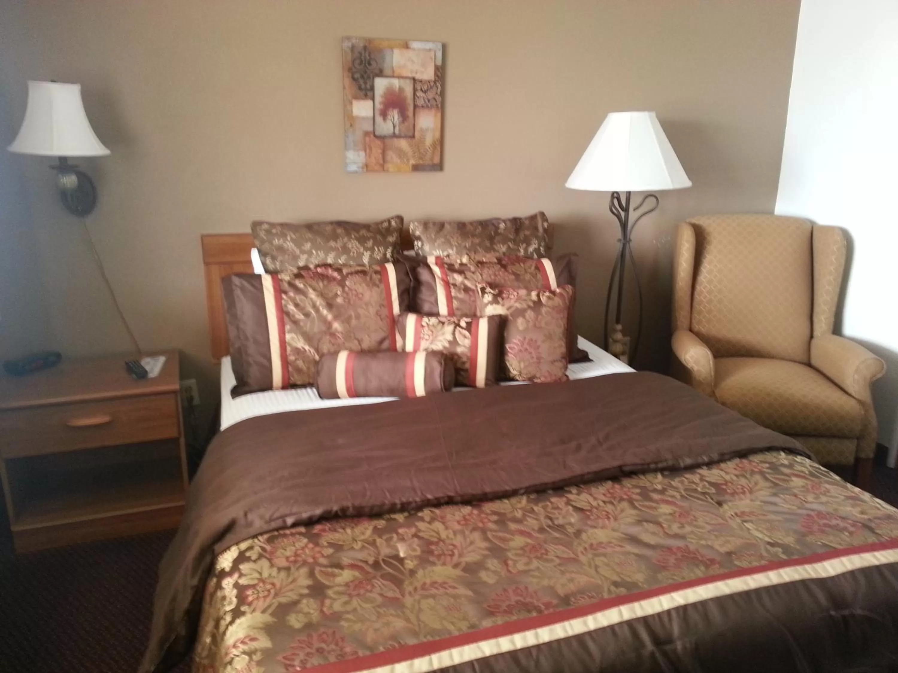 Bedroom, Bed in Raine Motel