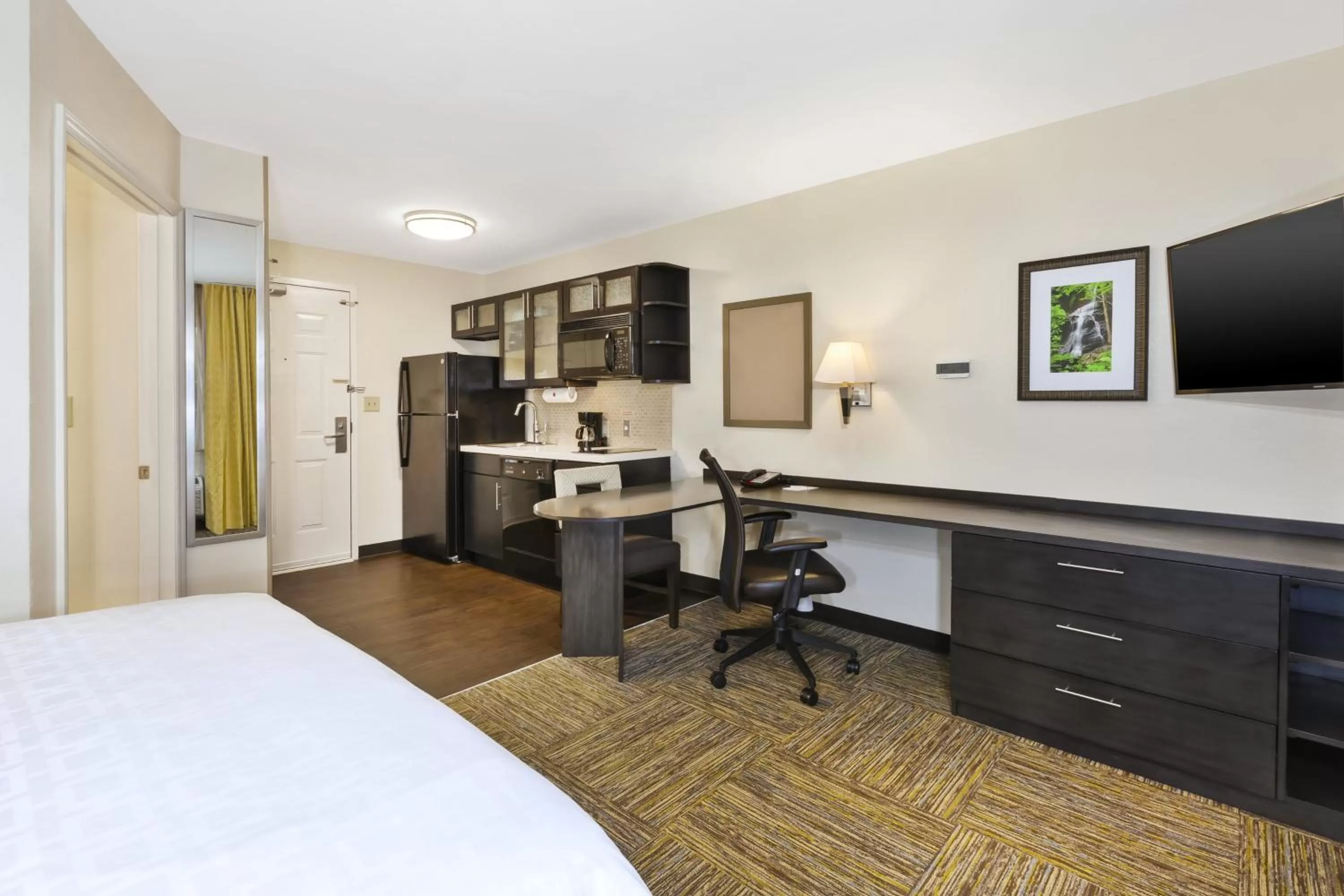 Photo of the whole room, Bed in Candlewood Suites Huntersville-Lake Norman Area by IHG
