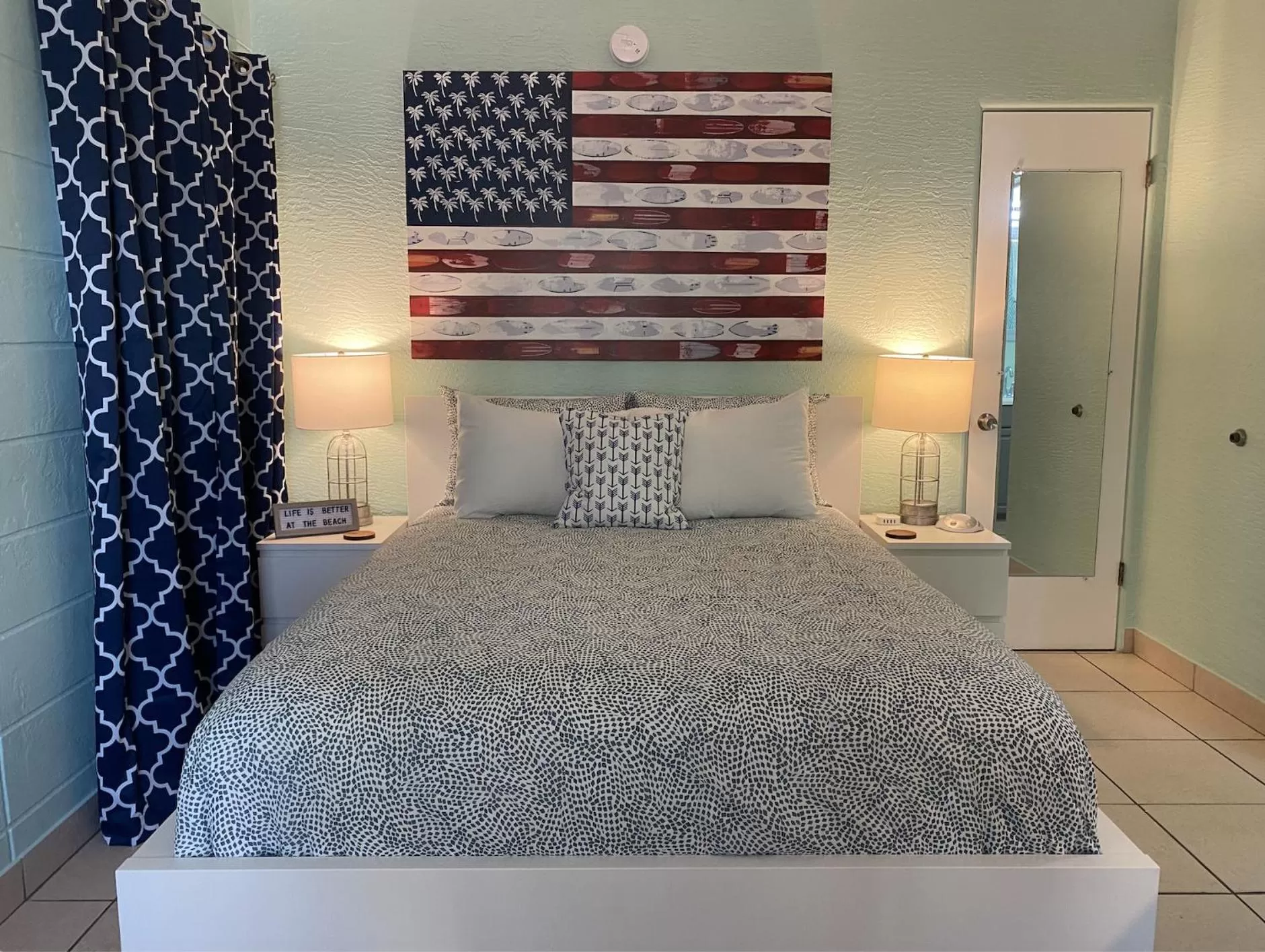 Bedroom, Bed in The Beach House - Treasure Island