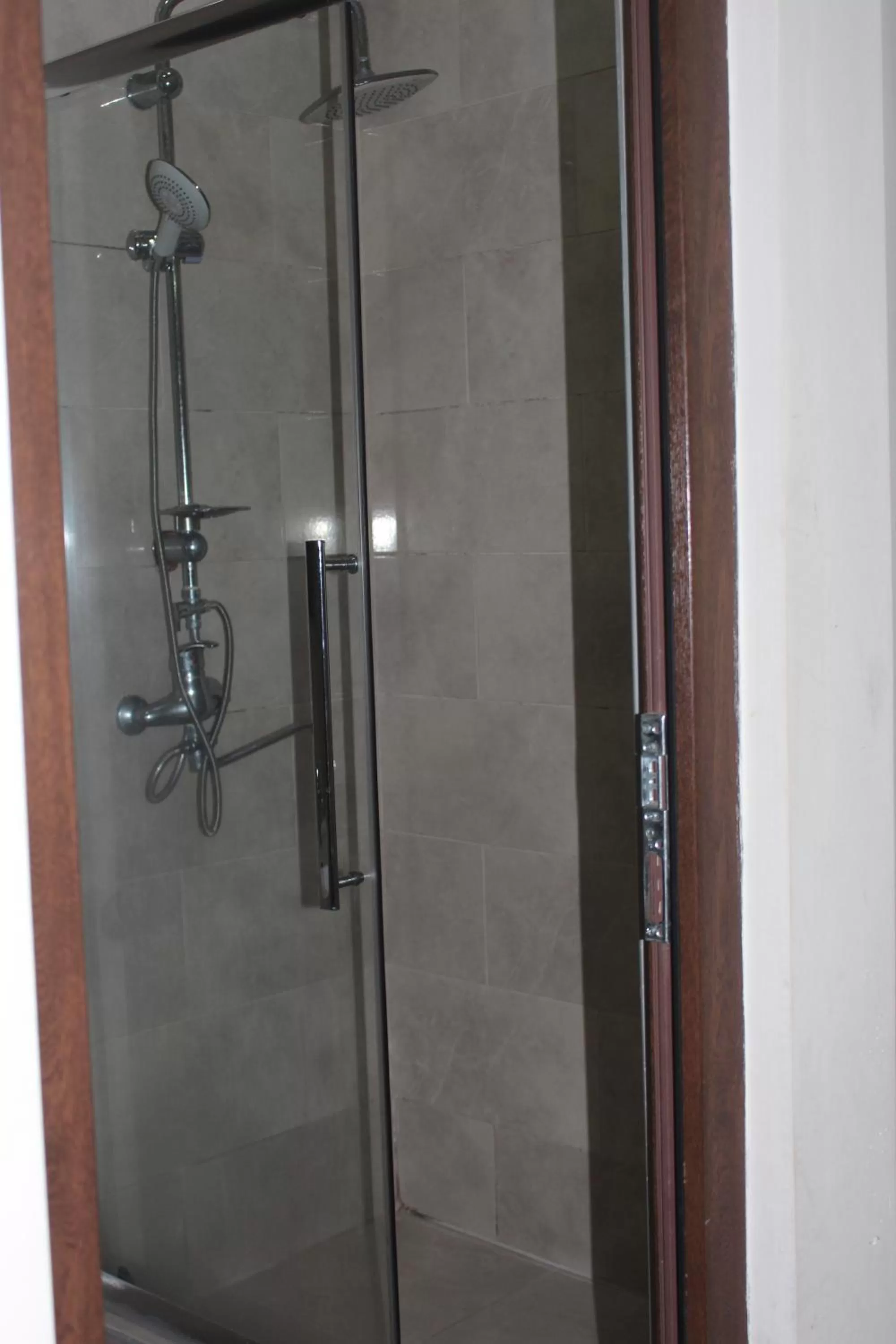 Bathroom in CATTALEYA