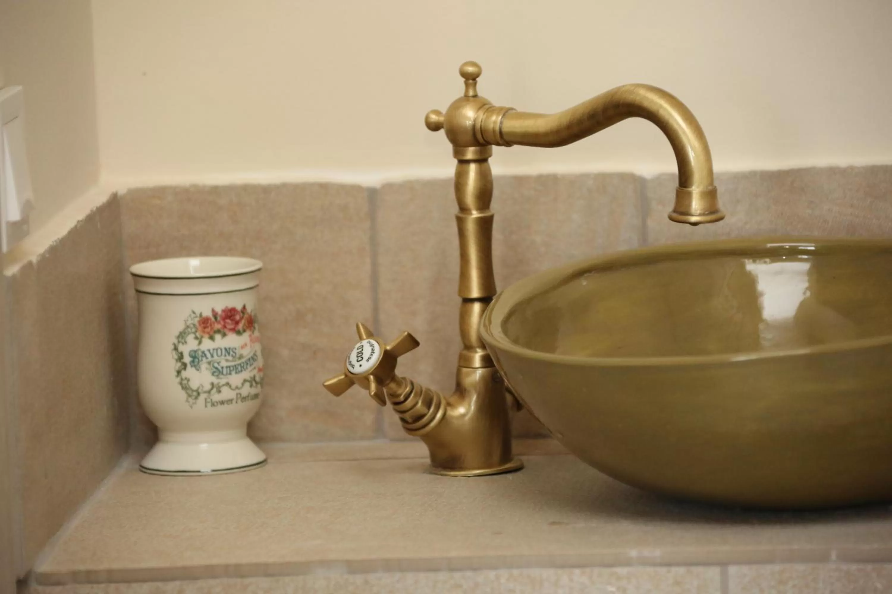 Shower in 1901 Hermoupolis