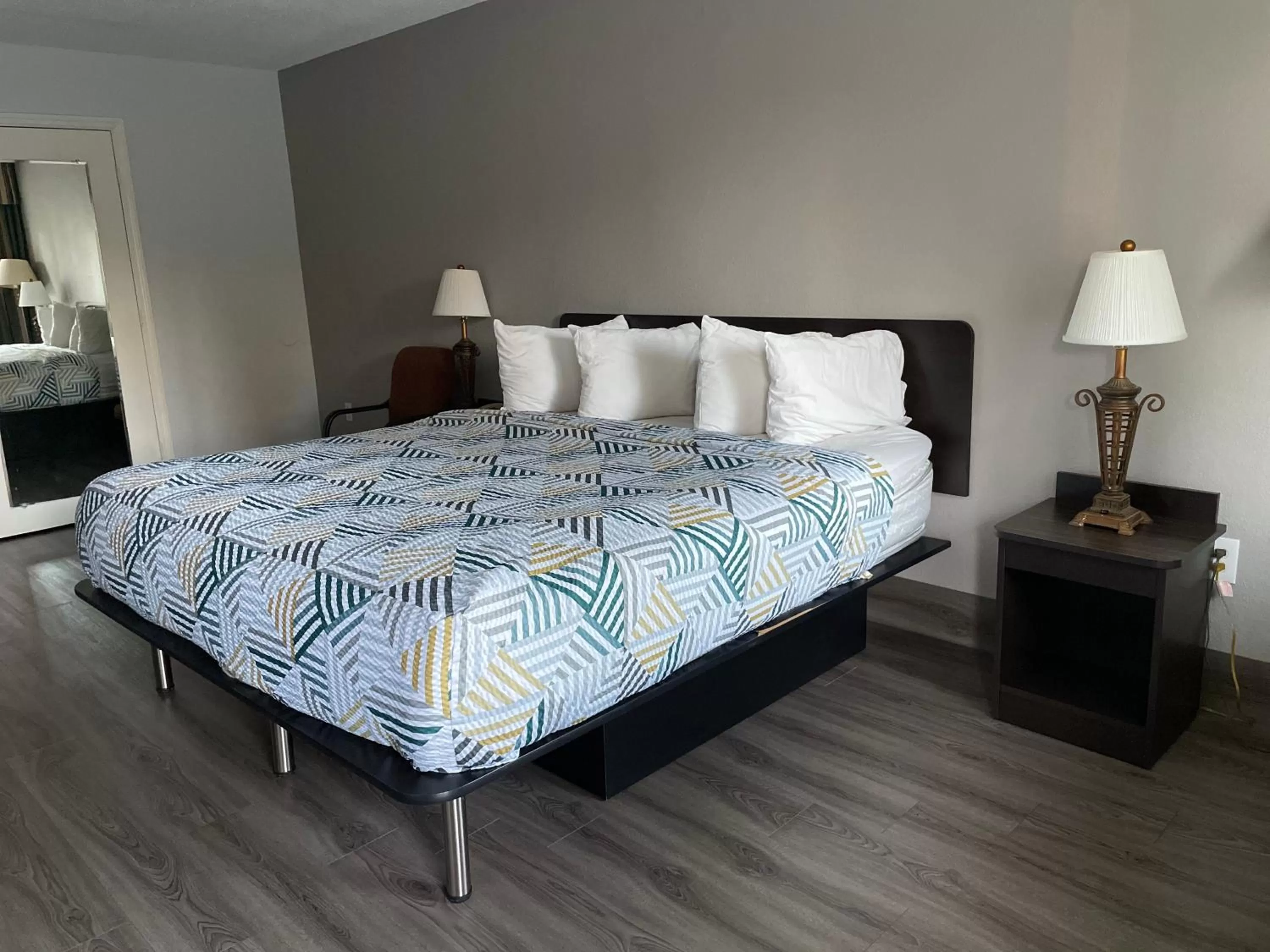 Bed in Motel 6 Birmingham, AL - Medical Center - Inverness Hwy 280