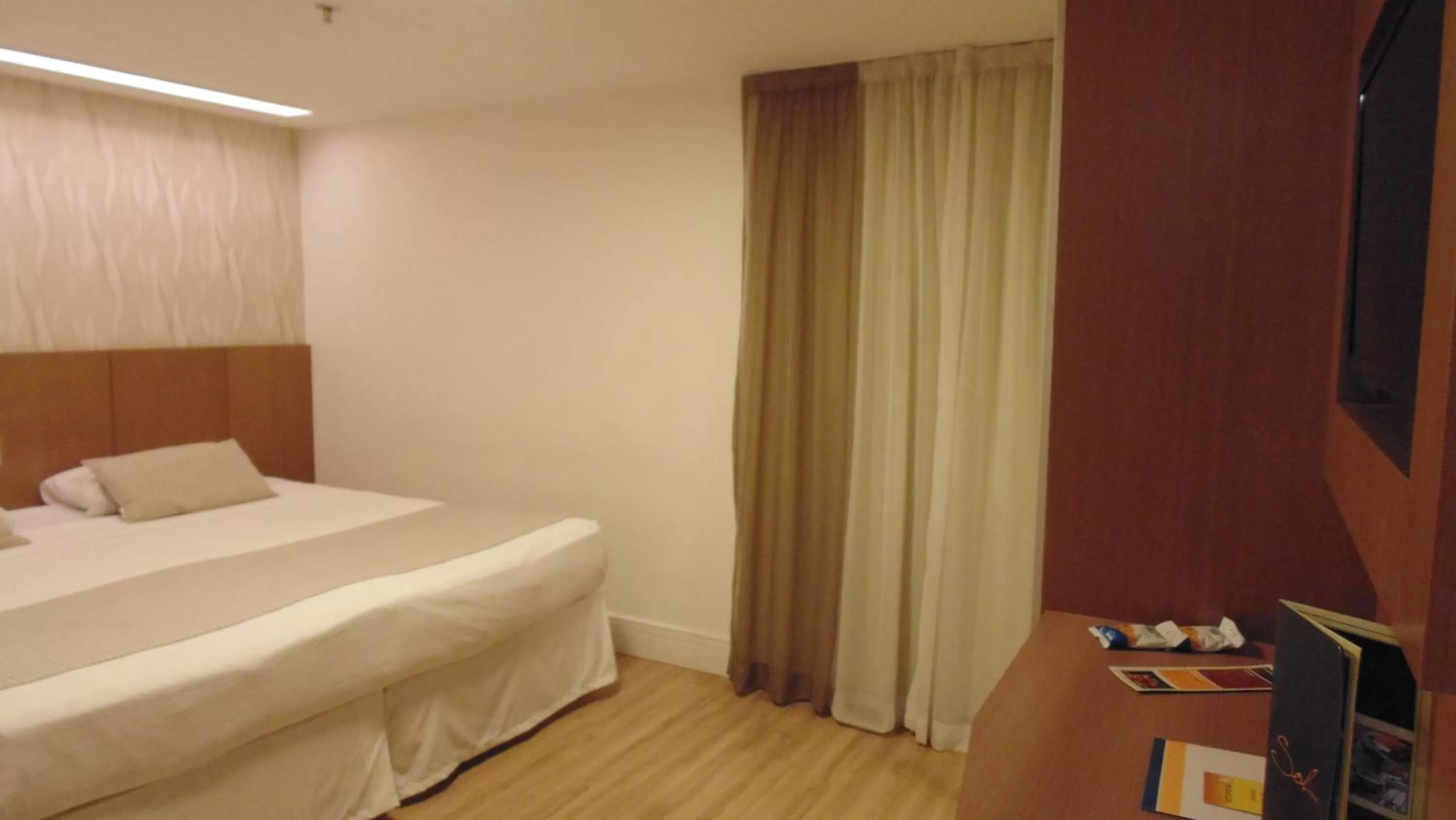 Bed in Mirasol Copacabana Hotel