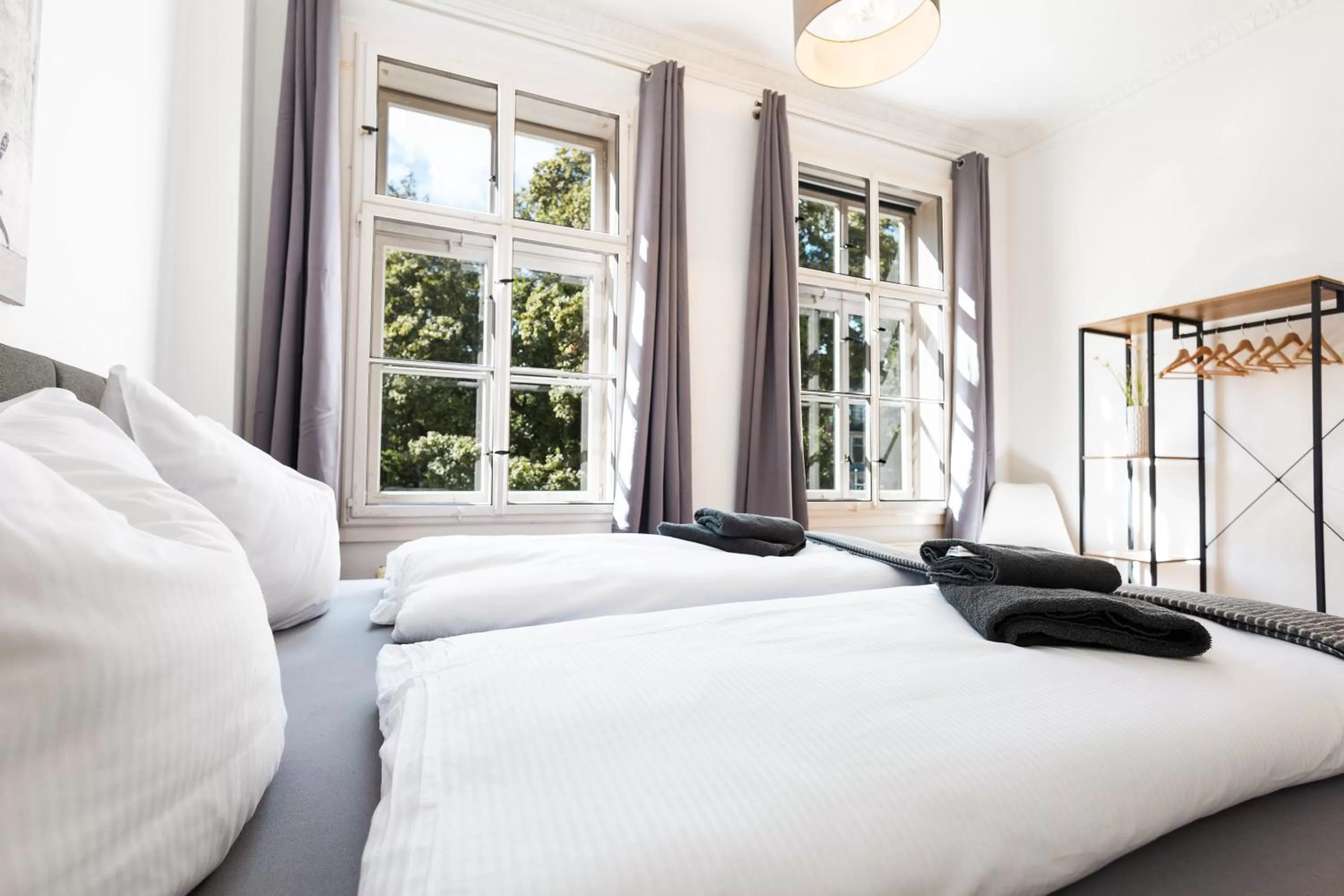 Bed in Ko-Living Space an der Oper - Street Art Design Apartments