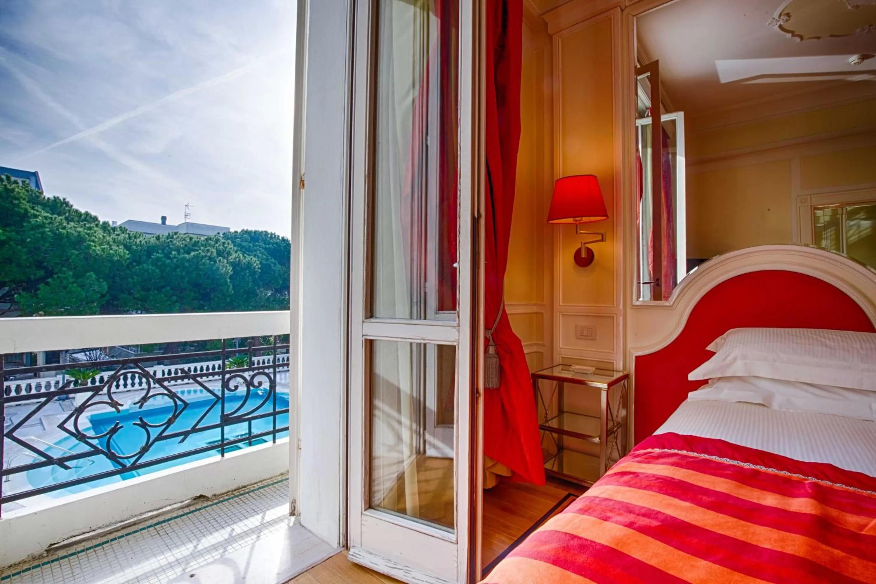 Natural landscape, Bed in Grand Hotel Des Bains