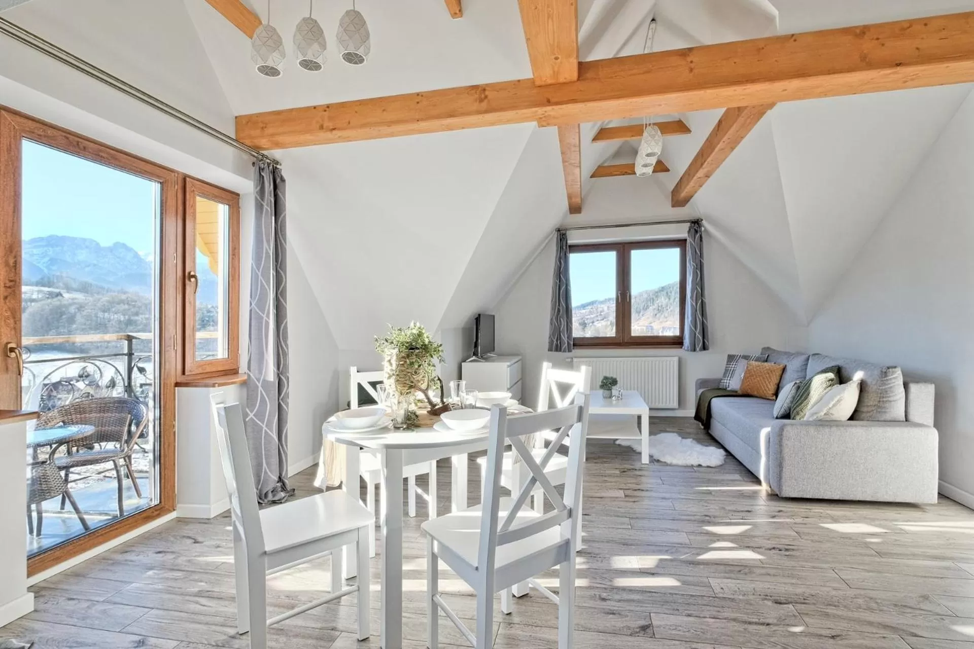 Dining area in Apartamenty Maciejka Odkryj Zakopane