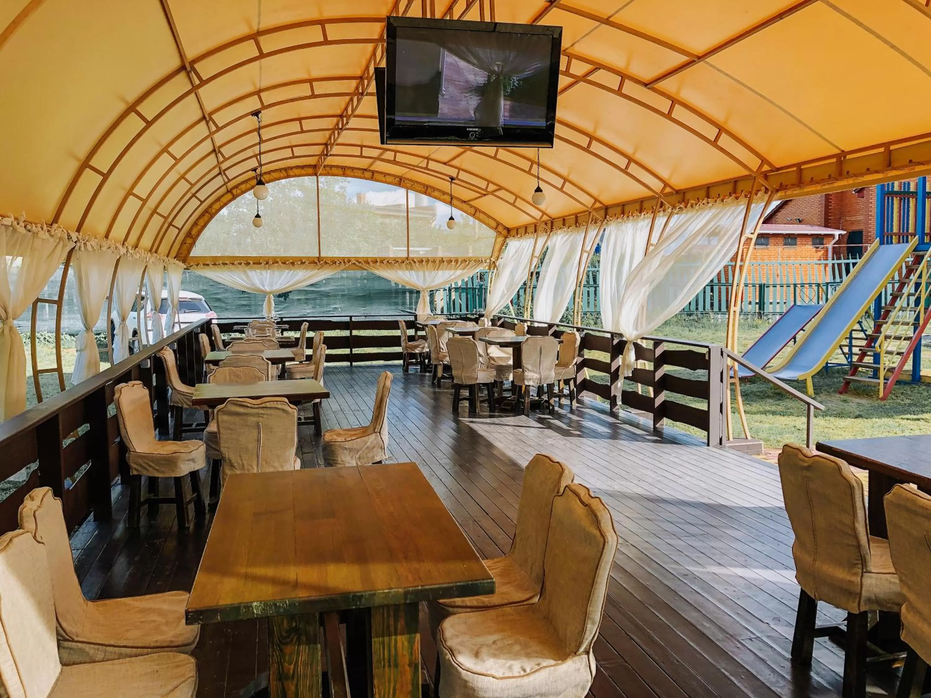 Restaurant/Places to Eat in Zolotoy Bereg Hotel