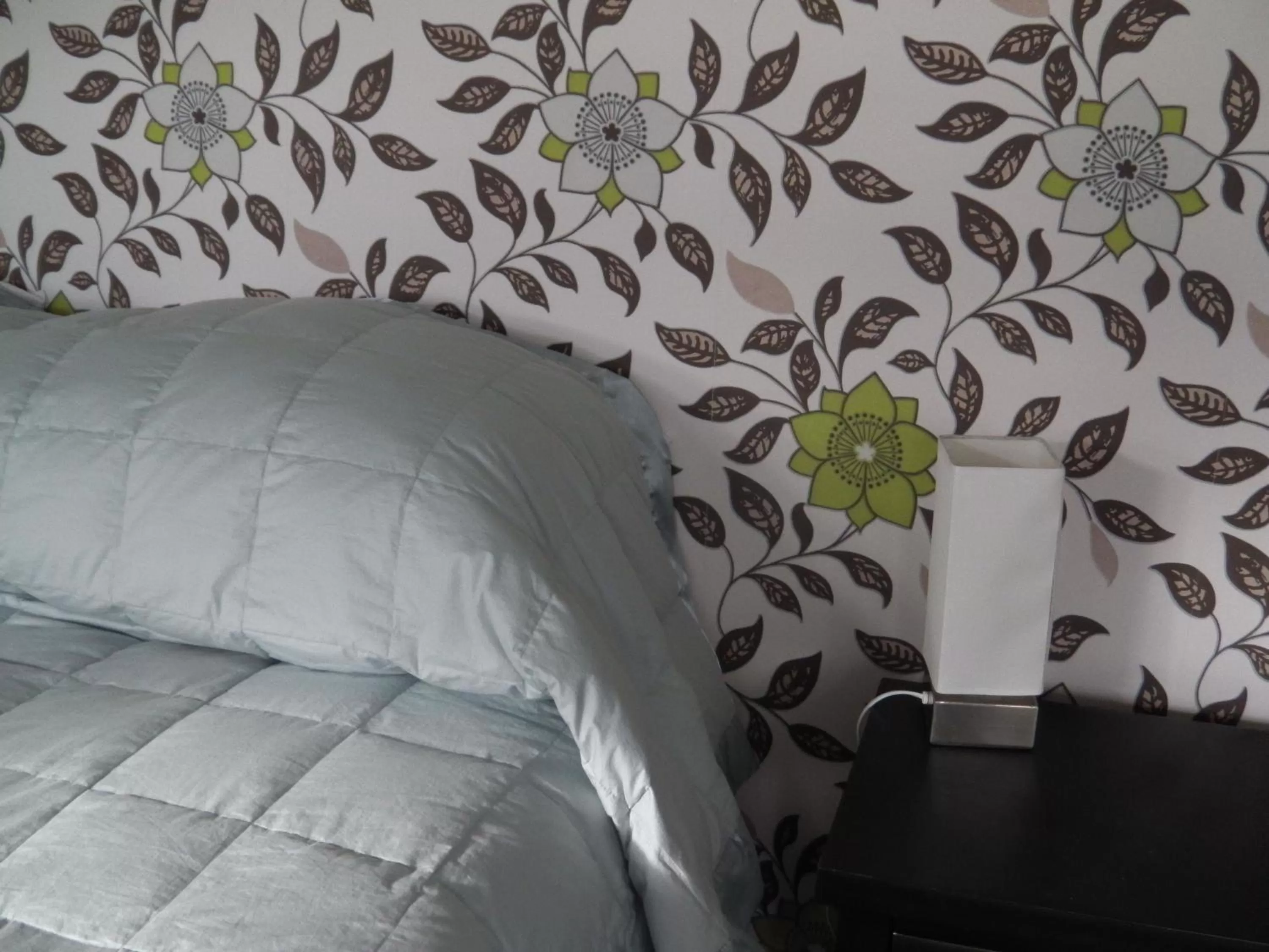 Decorative detail, Bed in Golfcourse Road Chalets and Lodge