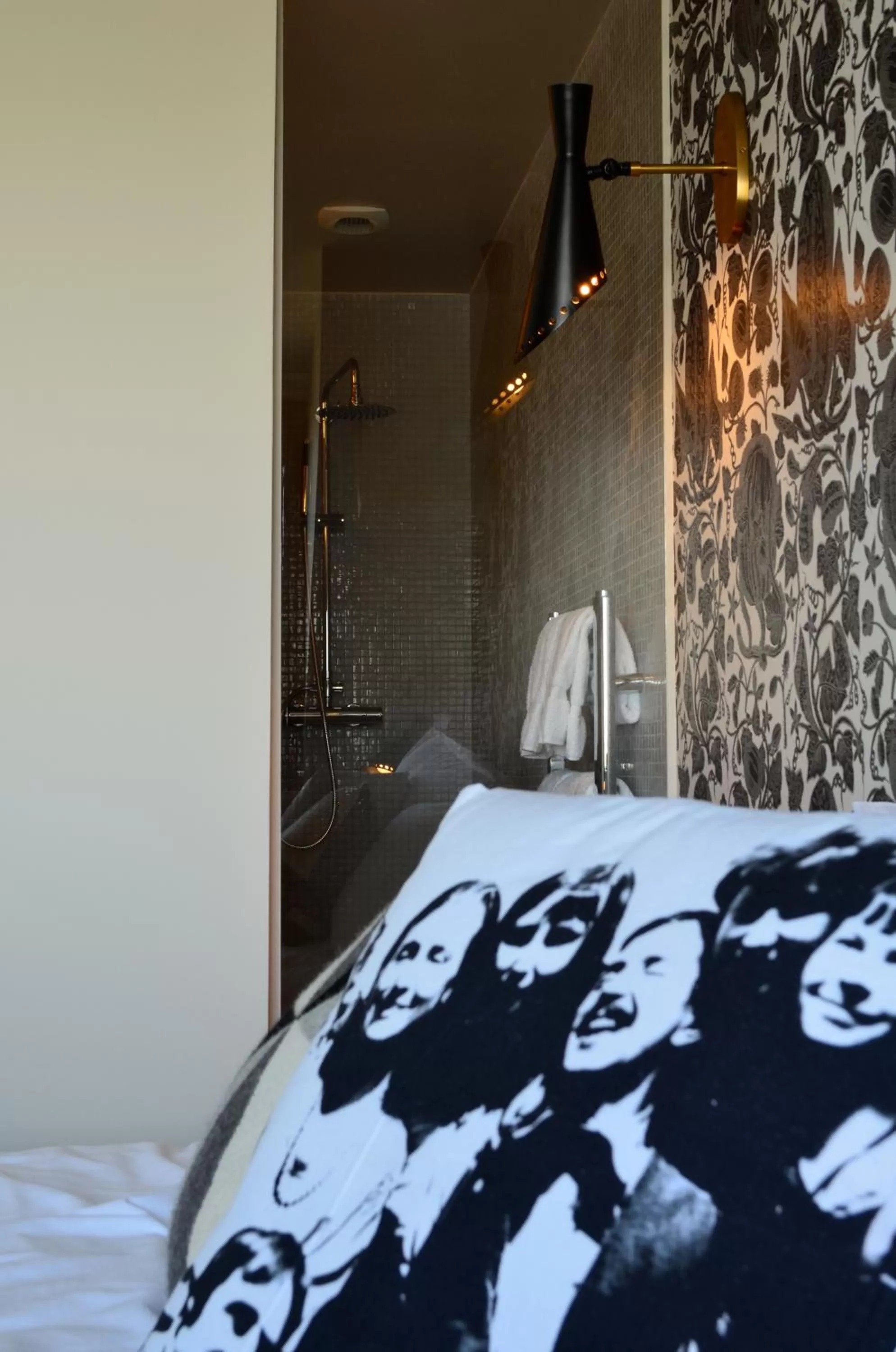 Decorative detail, Bed in Hotel Les Pilotes