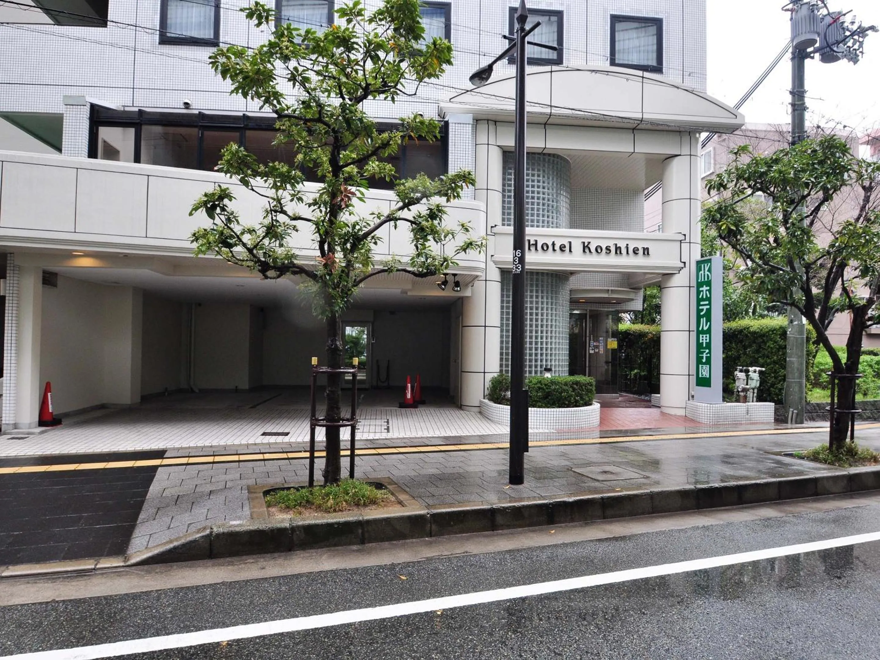 Facade/entrance in Hotel Koshien