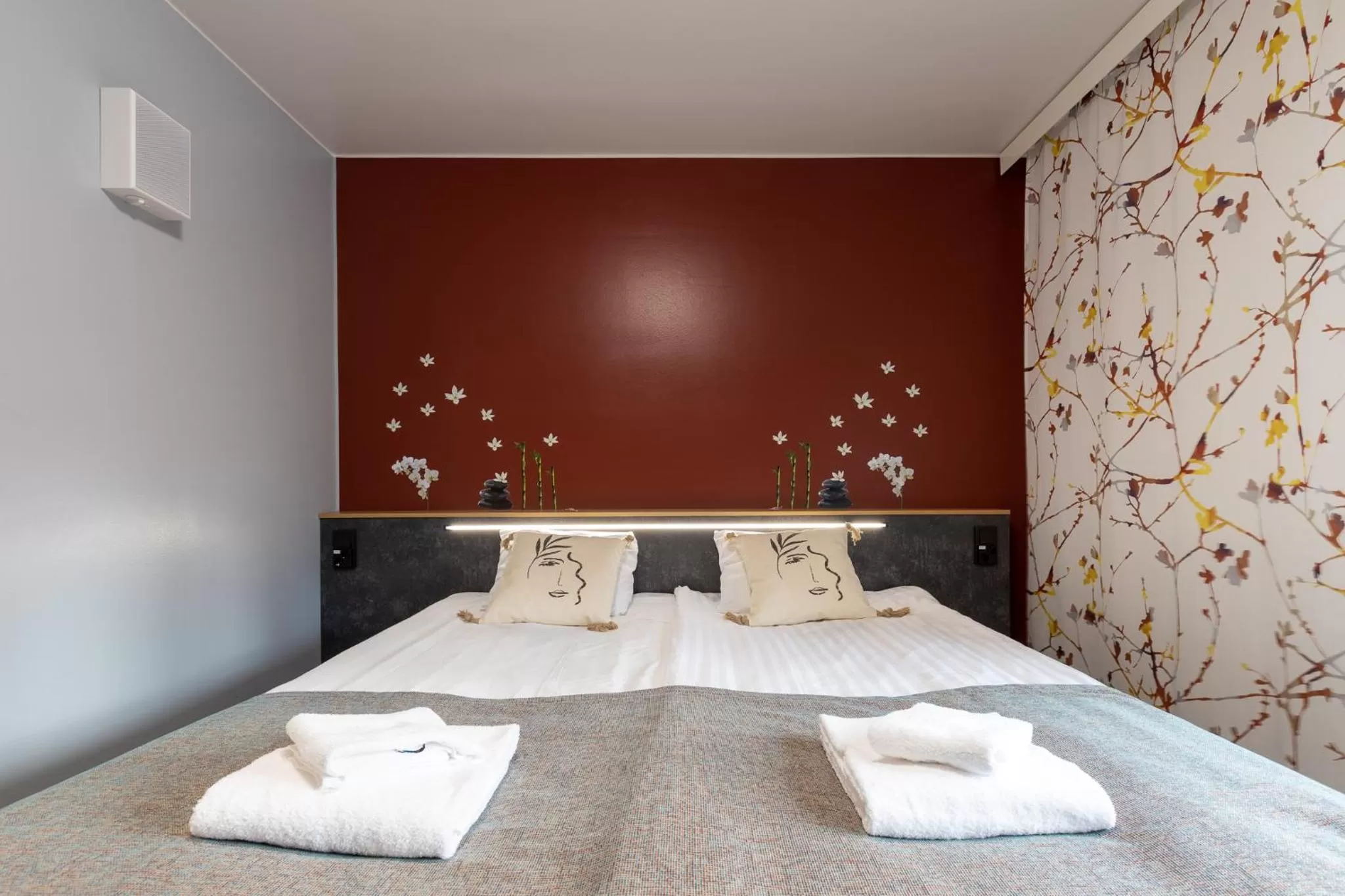 Bed in Hotel Linnasmäki