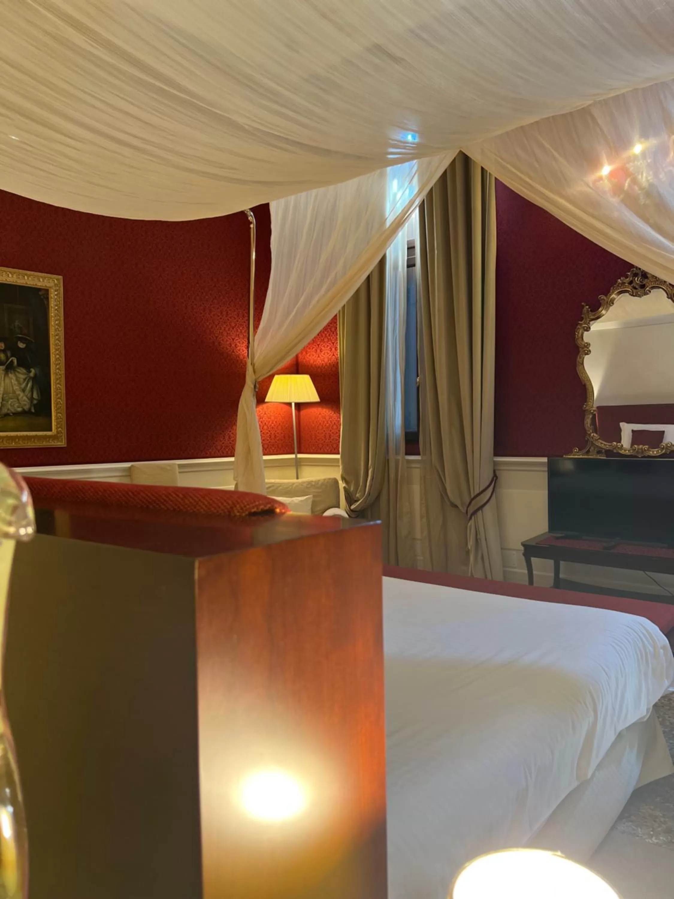 Decorative detail, Bed in Ruzzini Palace Hotel