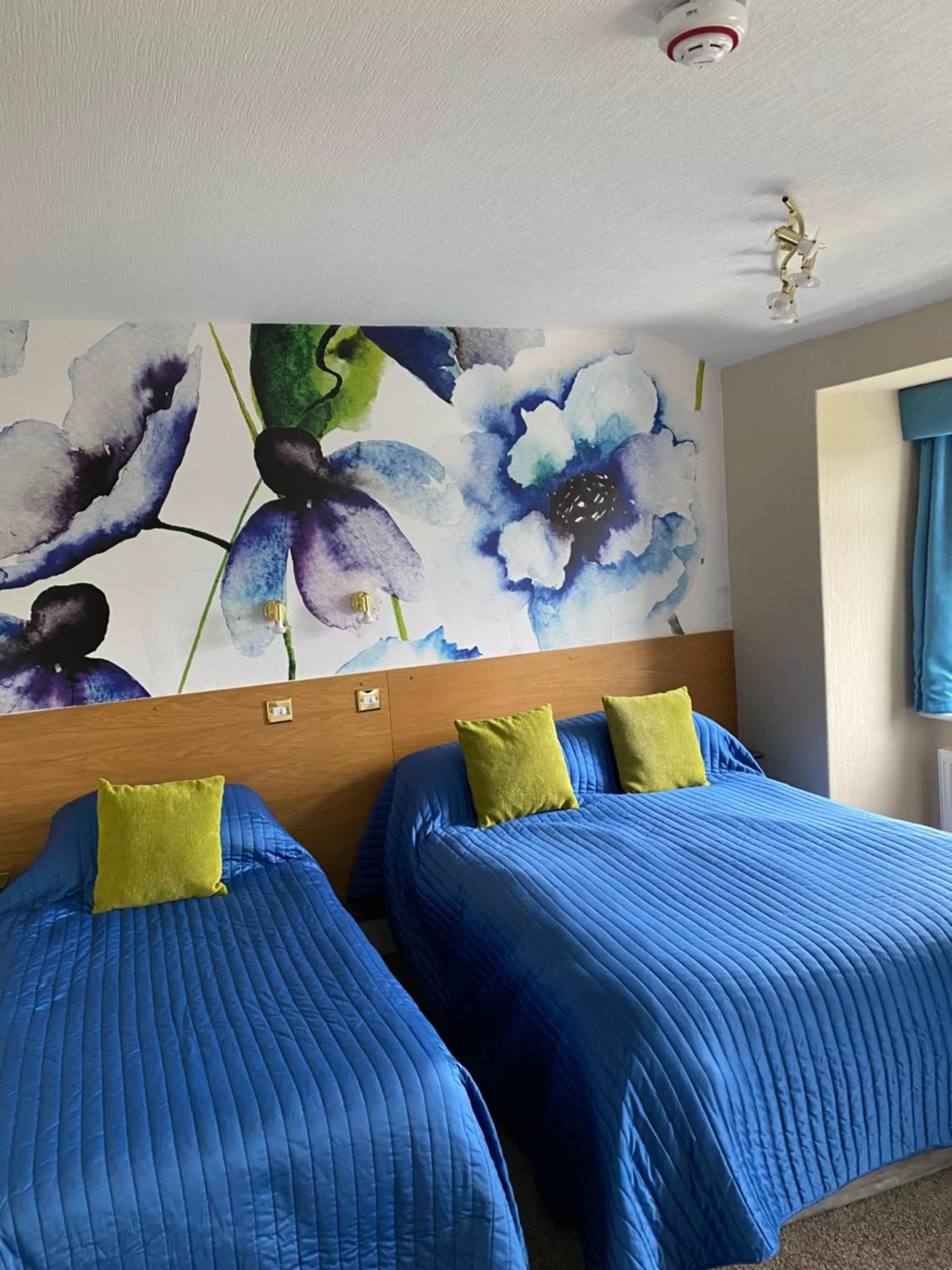 Bedroom, Bed in Park Manor Hotel