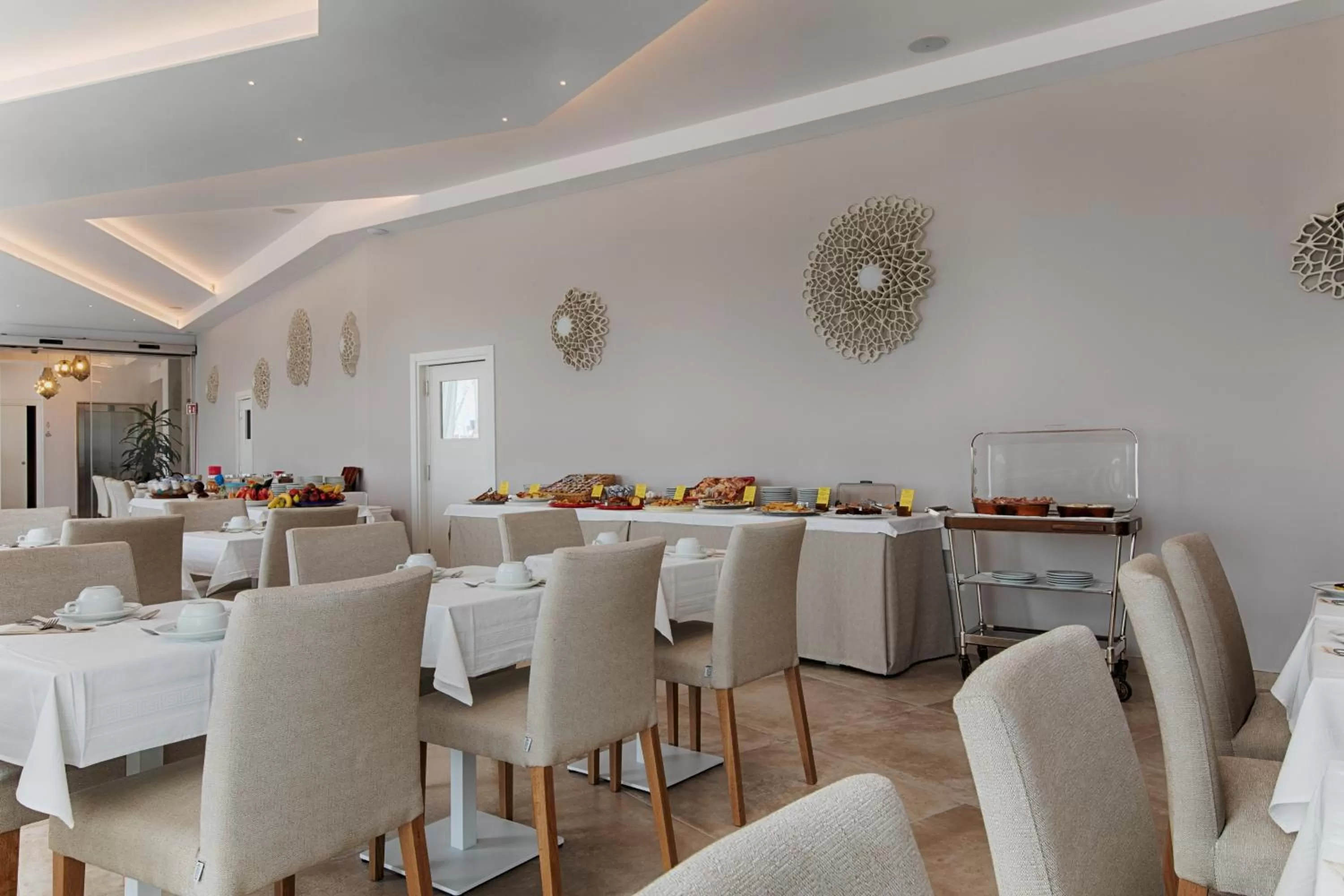 Food and drinks in Roma Hotel