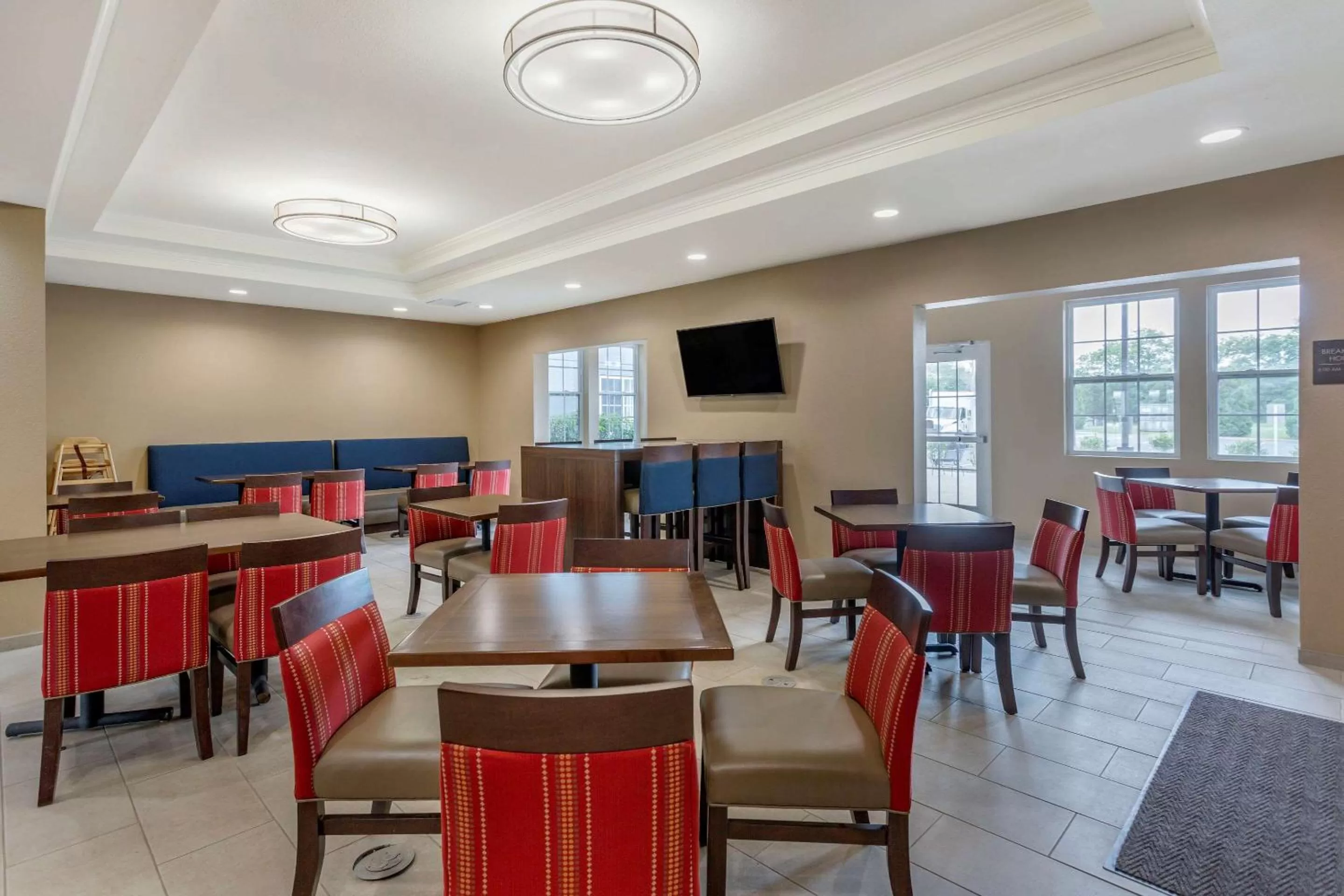 Restaurant/places to eat in Comfort Suites Clarksville near Governors Square Mall